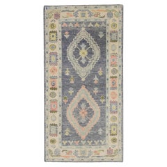 Lila handgewebter türkischer Oushak-Teppich aus Wolle in buntem Medaillon-Design 3'2"x6'3"