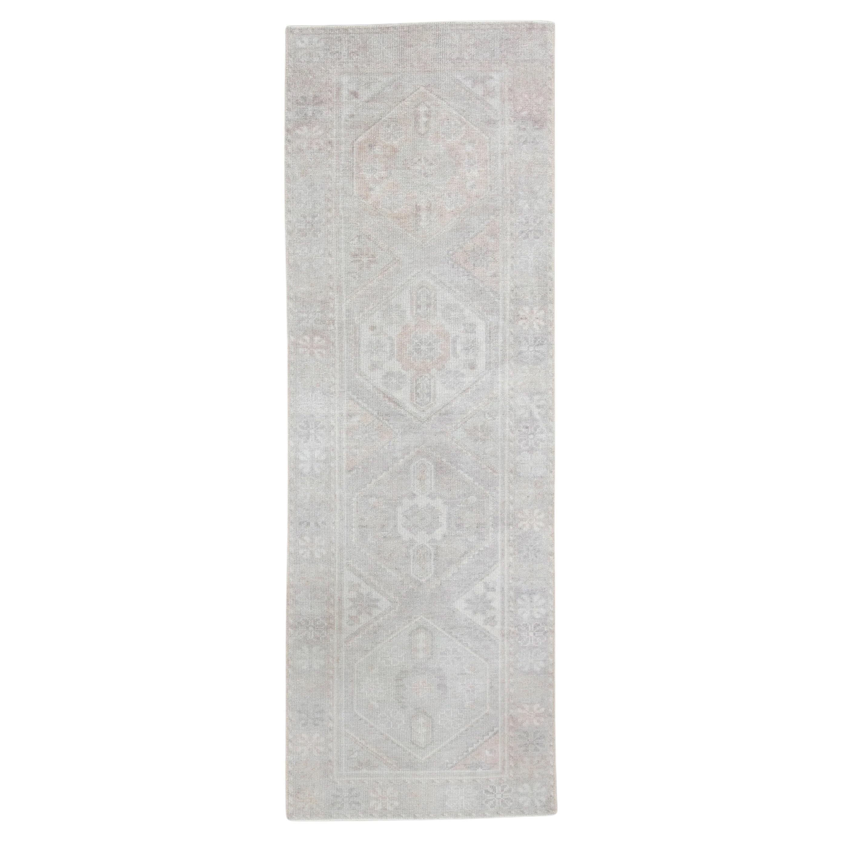 Türkischer Oushak-Teppich aus Wolle mit rosa Blumenmuster, handgewebt, 2'10" x 8'9"
