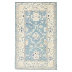 Handgewebter türkischer Oushak-Teppich aus Wolle in blauem, geblümtem Design 3' x 4'10"