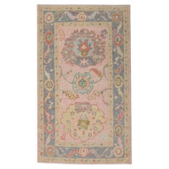 Tapis turc Oushak en laine rose tendre tissé à la main à motif floral de 3' x 4'10".