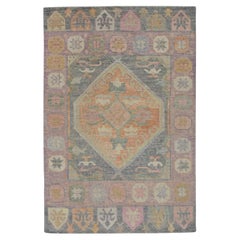 Handgewebter türkischer Oushak-Teppich aus Wolle mit geometrischem Medaillon-Design 4'1"x6'1"