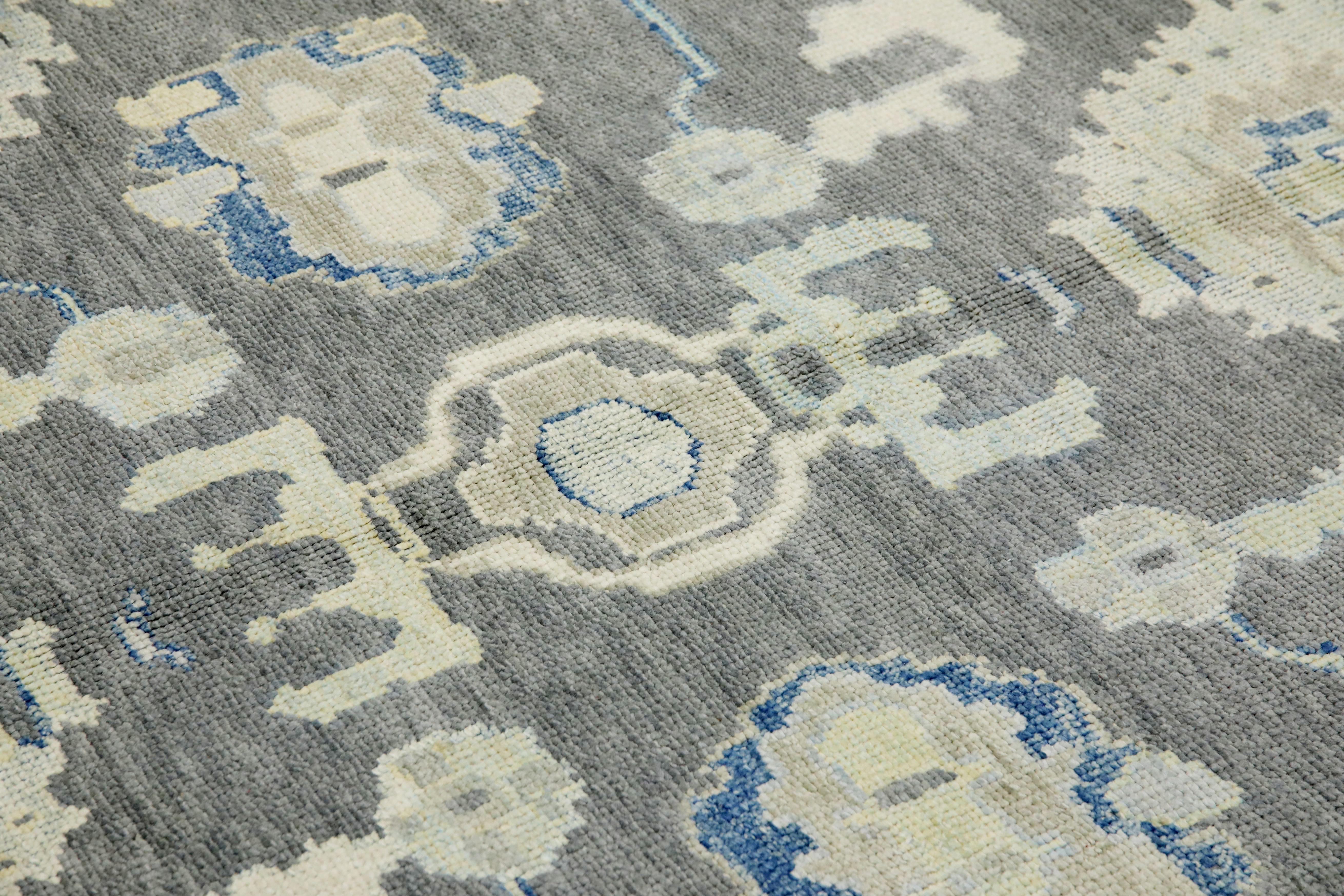 Tappeto turco Oushak Grigio e blu con disegno floreale, tessuto a mano, in lana 8'1