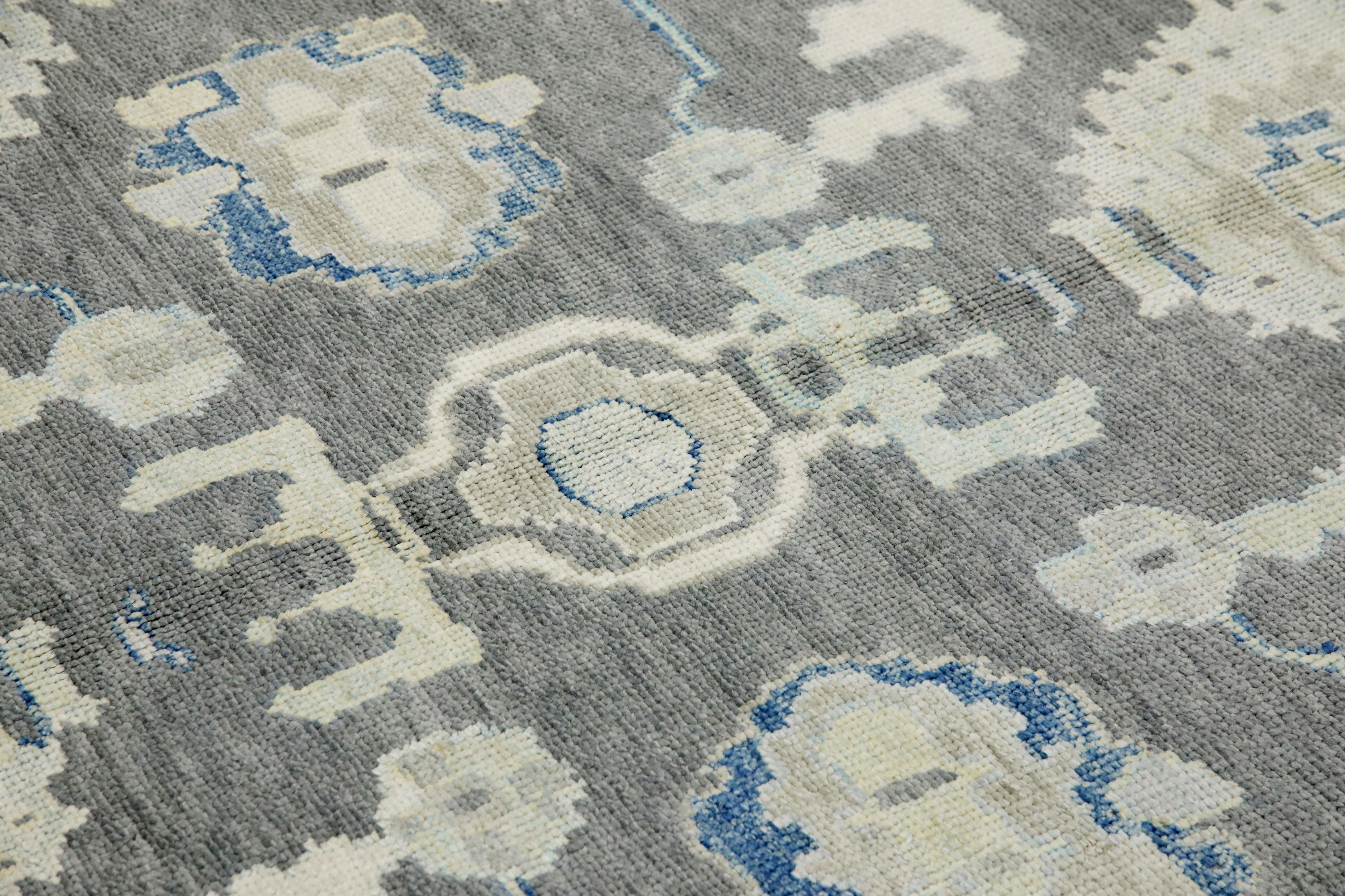 Tappeto turco Oushak Grigio e blu con disegno floreale, tessuto a mano, in lana 8'1