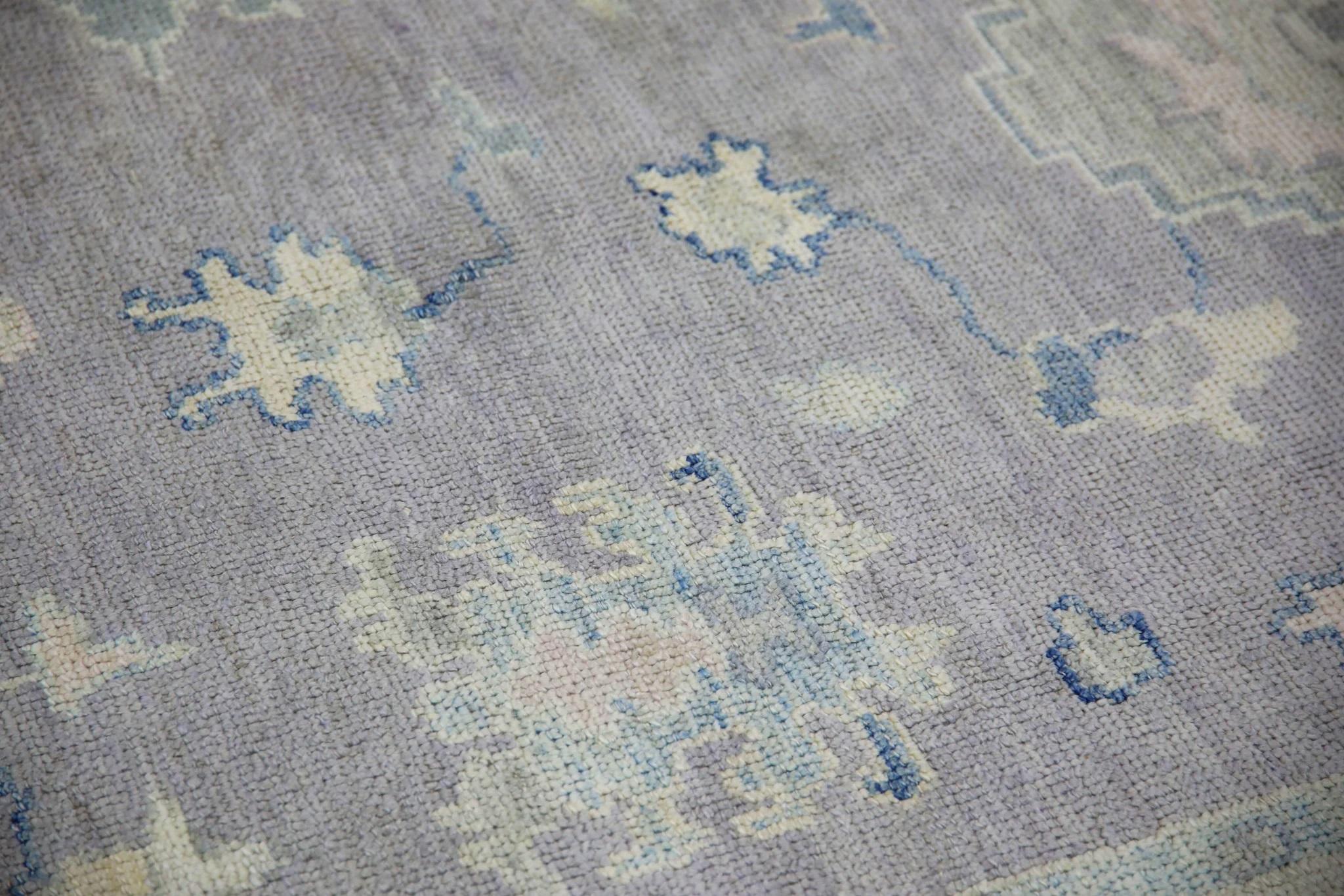 Moderno Tappeto turco Oushak fatto a mano in lana viola blu floreale 6'5