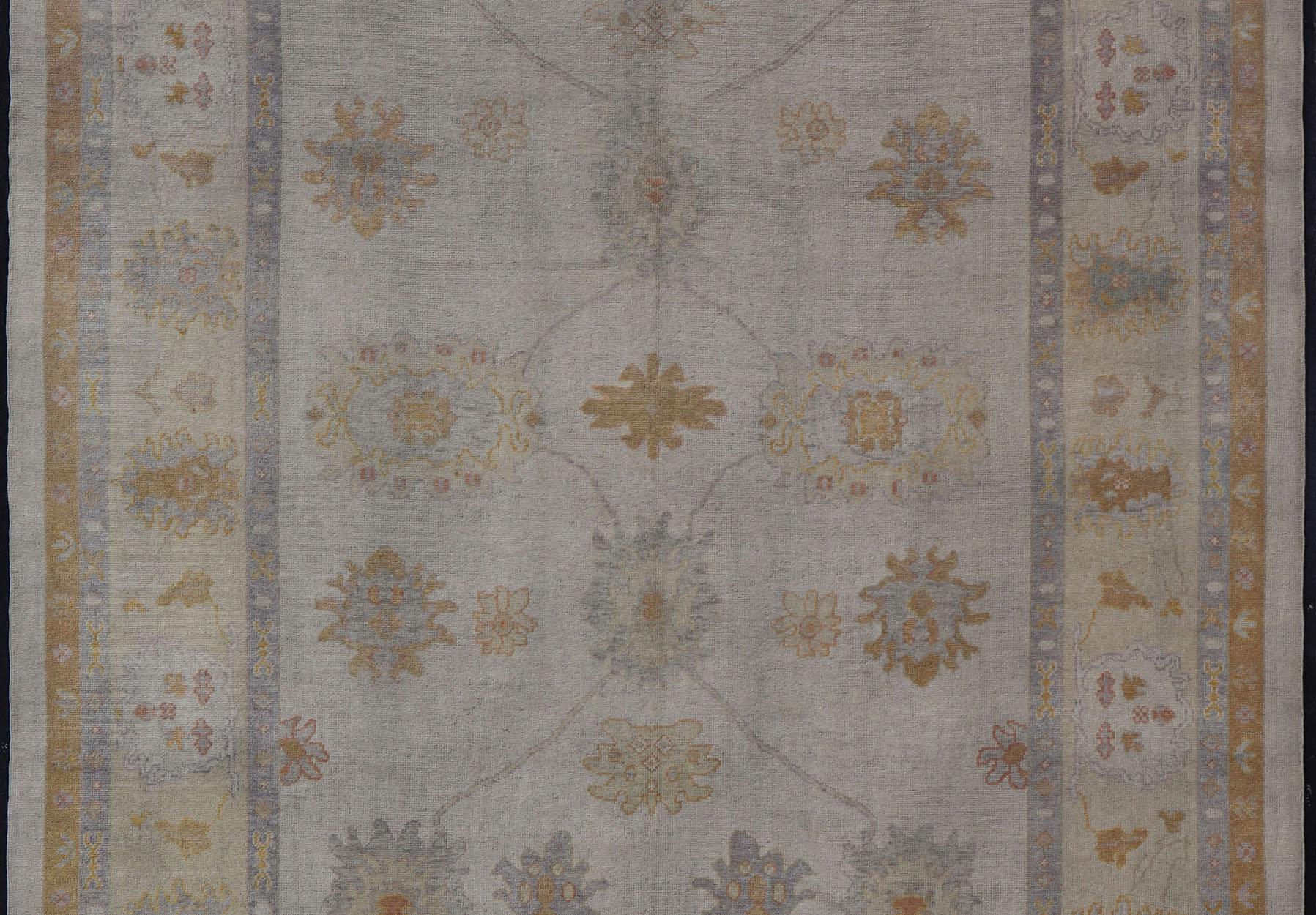 Turkish Oushak Rug in Gray with Faded Gold, Taupe, and Dusty Blue  10'6 x 14'0 en venta 3