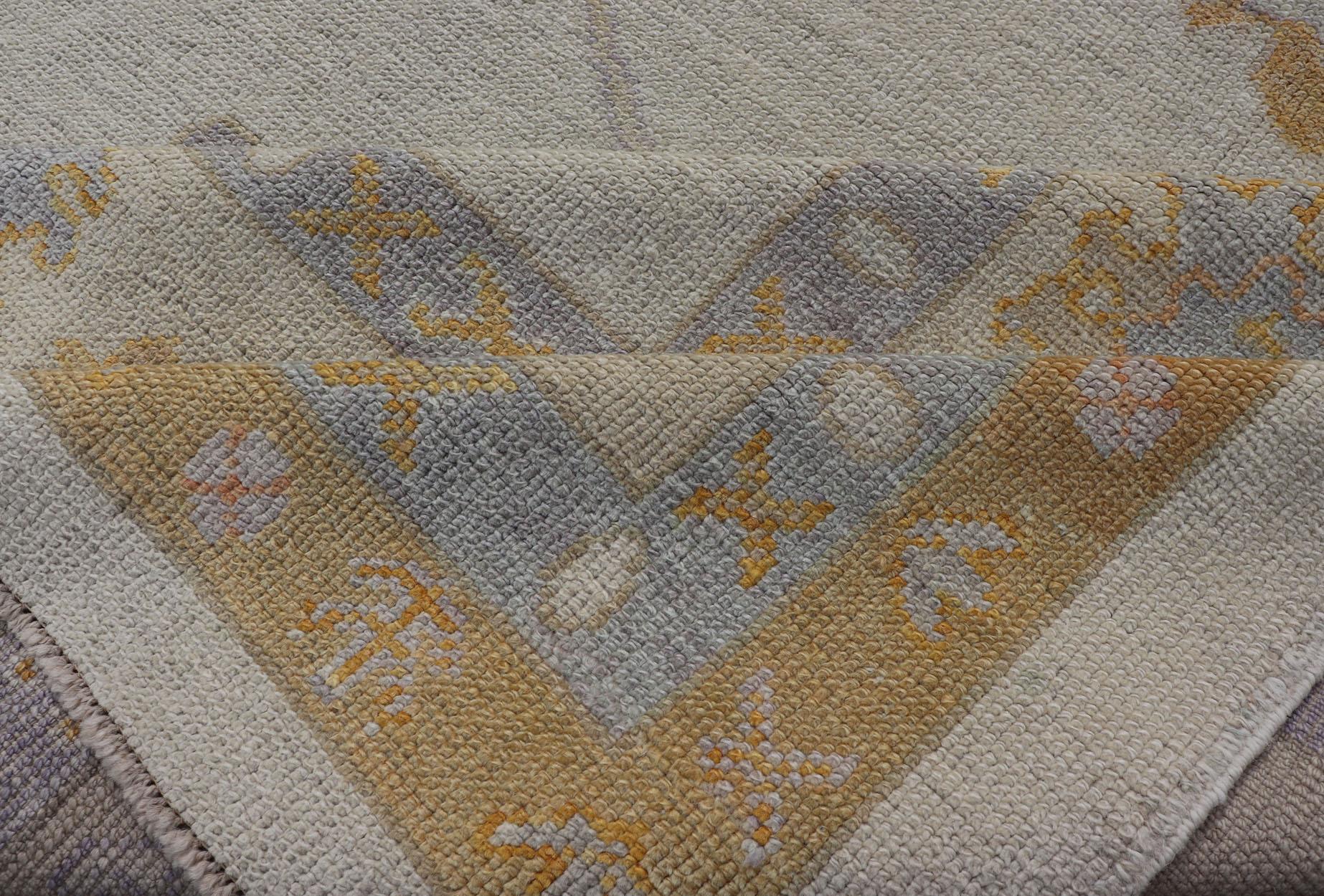 Turkish Oushak Rug in Gray with Faded Gold, Taupe, and Dusty Blue  10'6 x 14'0 en venta 6