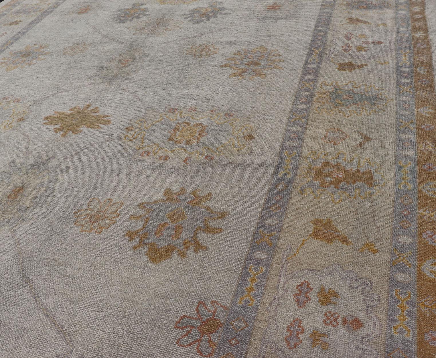 Turkish Oushak Rug in Gray with Faded Gold, Taupe, and Dusty Blue  10'6 x 14'0 en venta 7