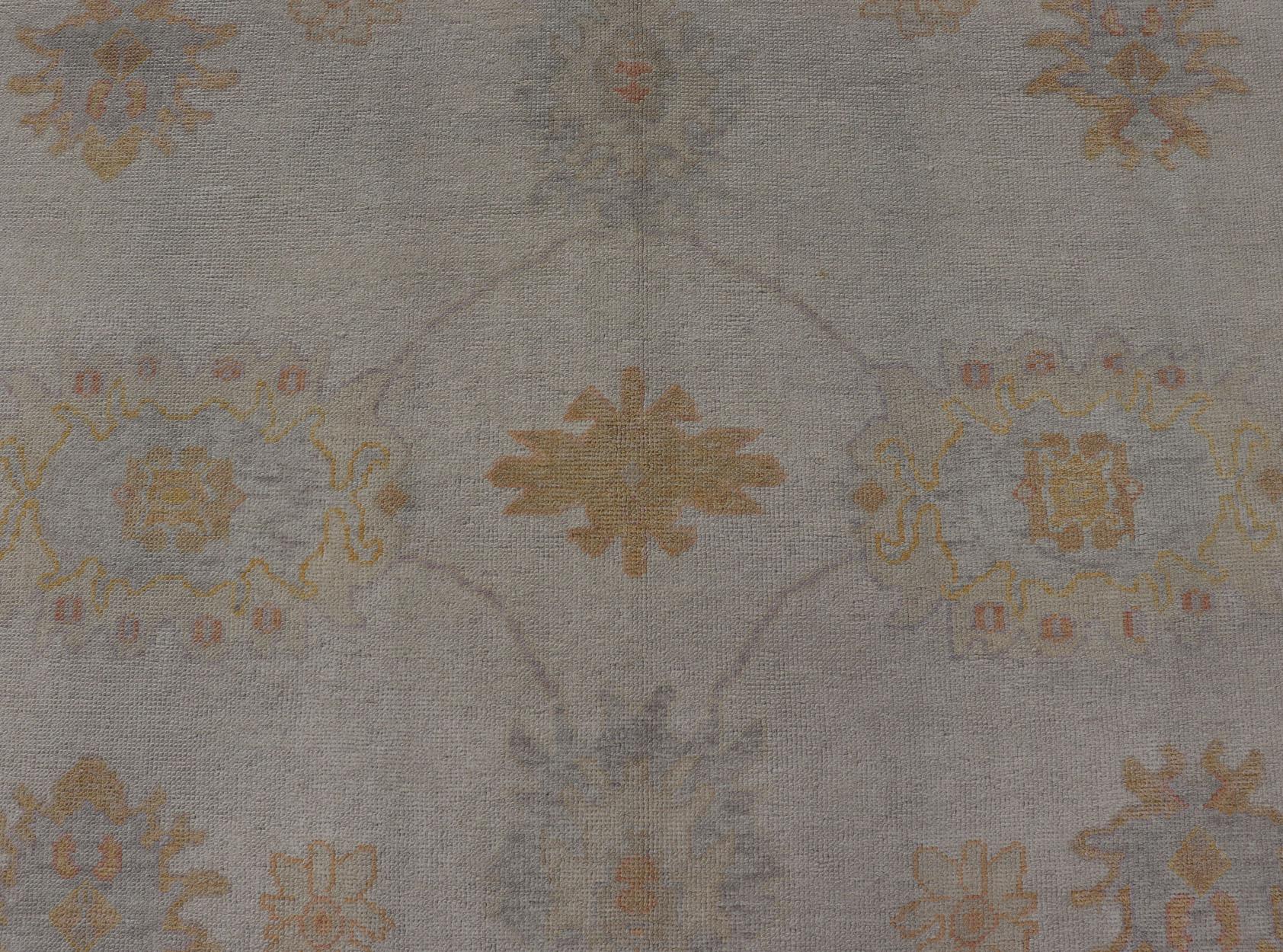 Turkish Oushak Rug in Gray with Faded Gold, Taupe, and Dusty Blue  10'6 x 14'0 Turco en venta