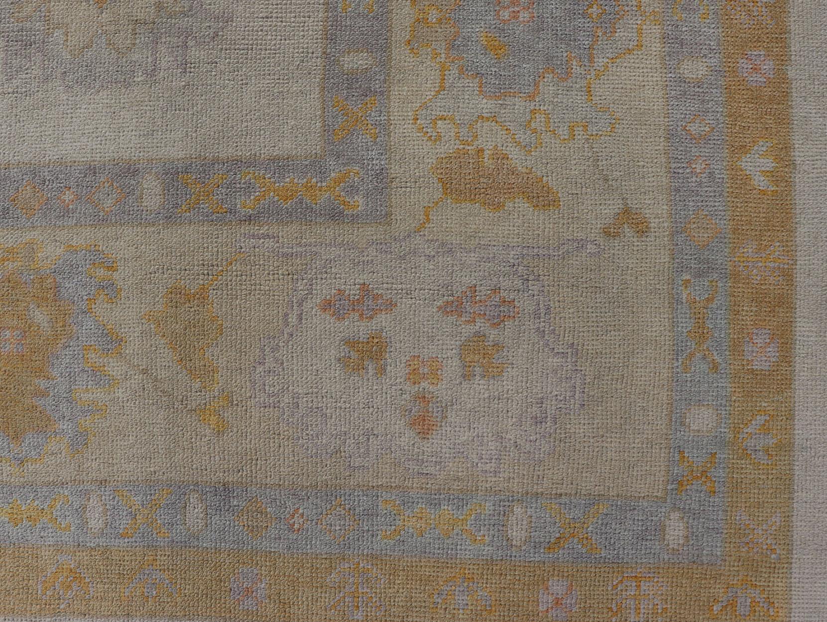 Turkish Oushak Rug in Gray with Faded Gold, Taupe, and Dusty Blue  10'6 x 14'0 Lana en venta