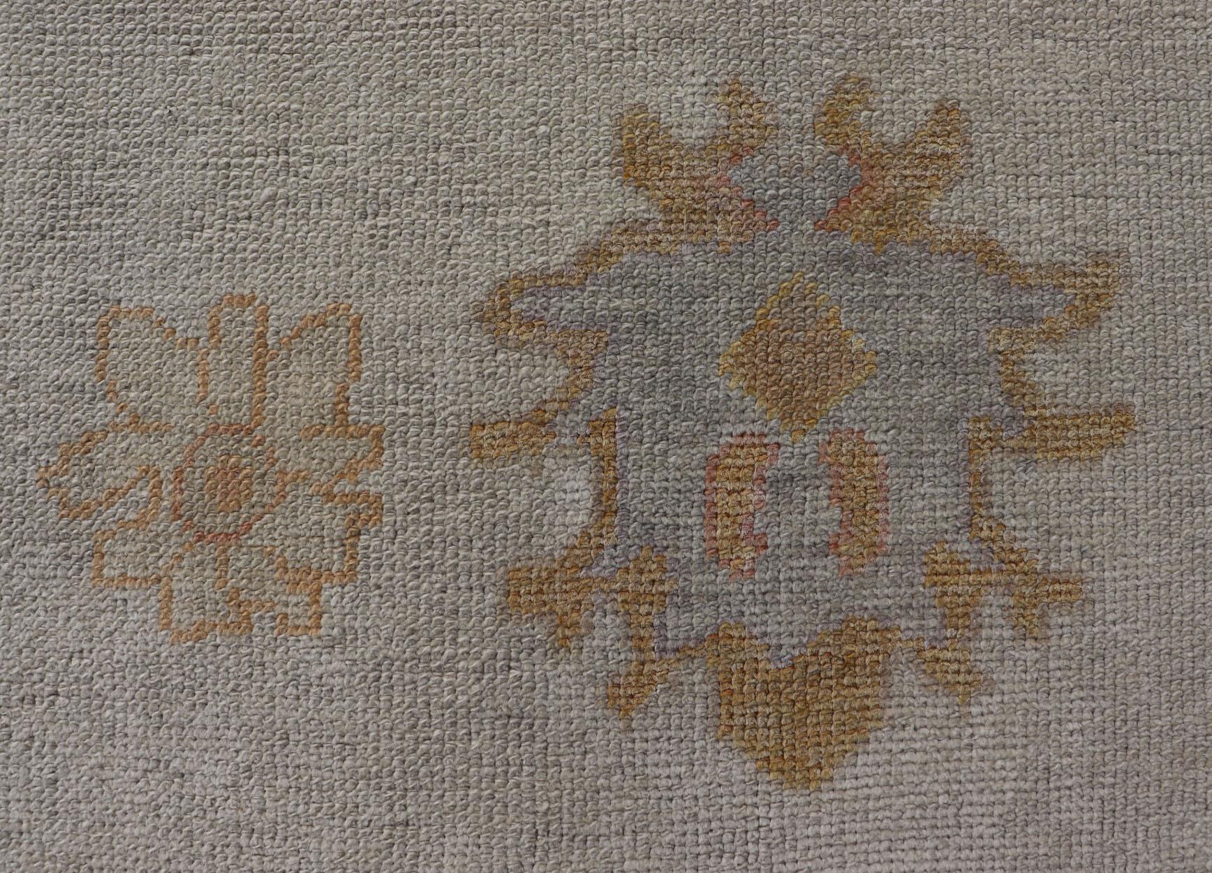 Turkish Oushak Rug in Gray with Faded Gold, Taupe, and Dusty Blue  10'6 x 14'0 en venta 1