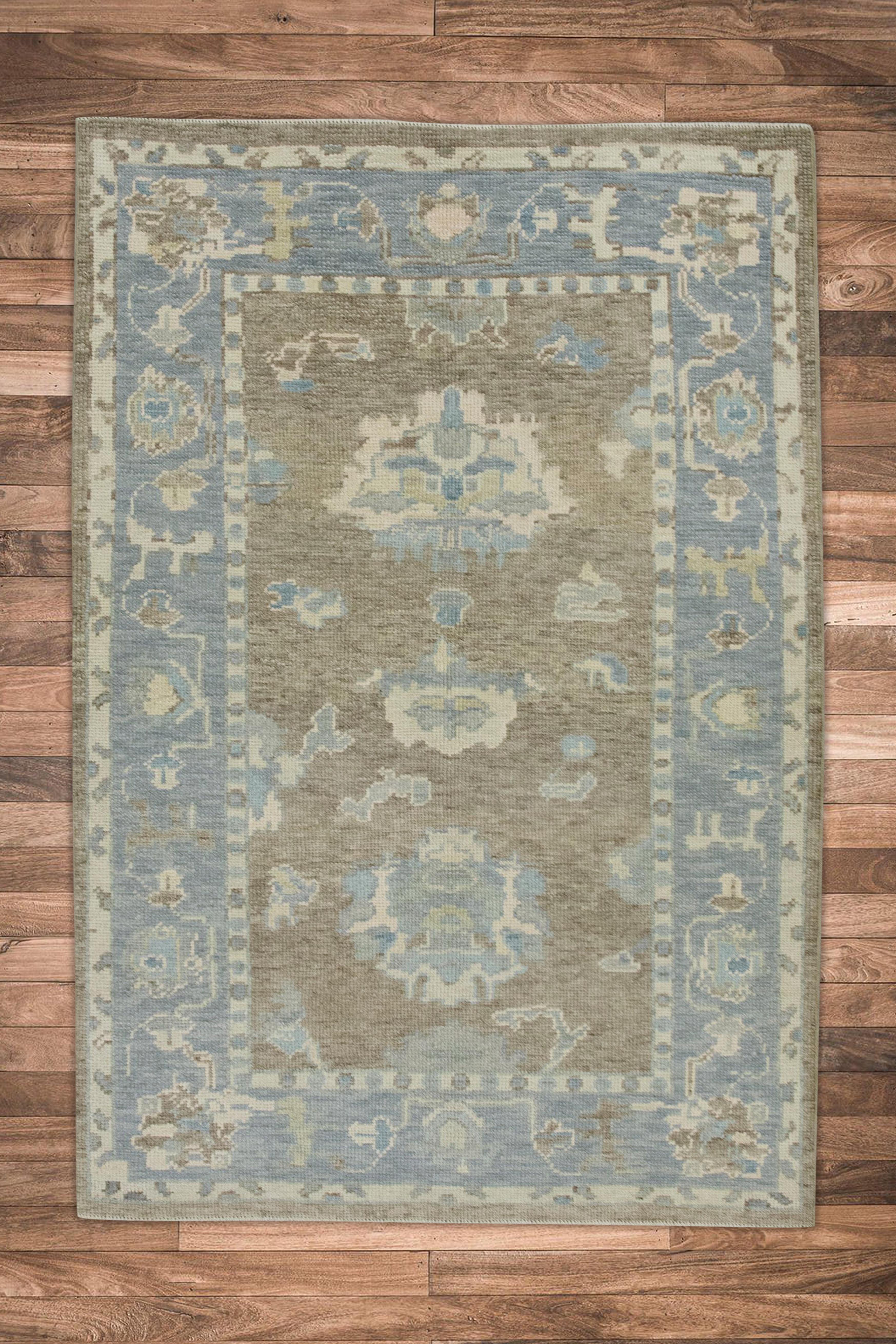 Türkischer Oushak Teppich in weichem Blau & Taupe Handgeknüpfter Wollteppich 3'8