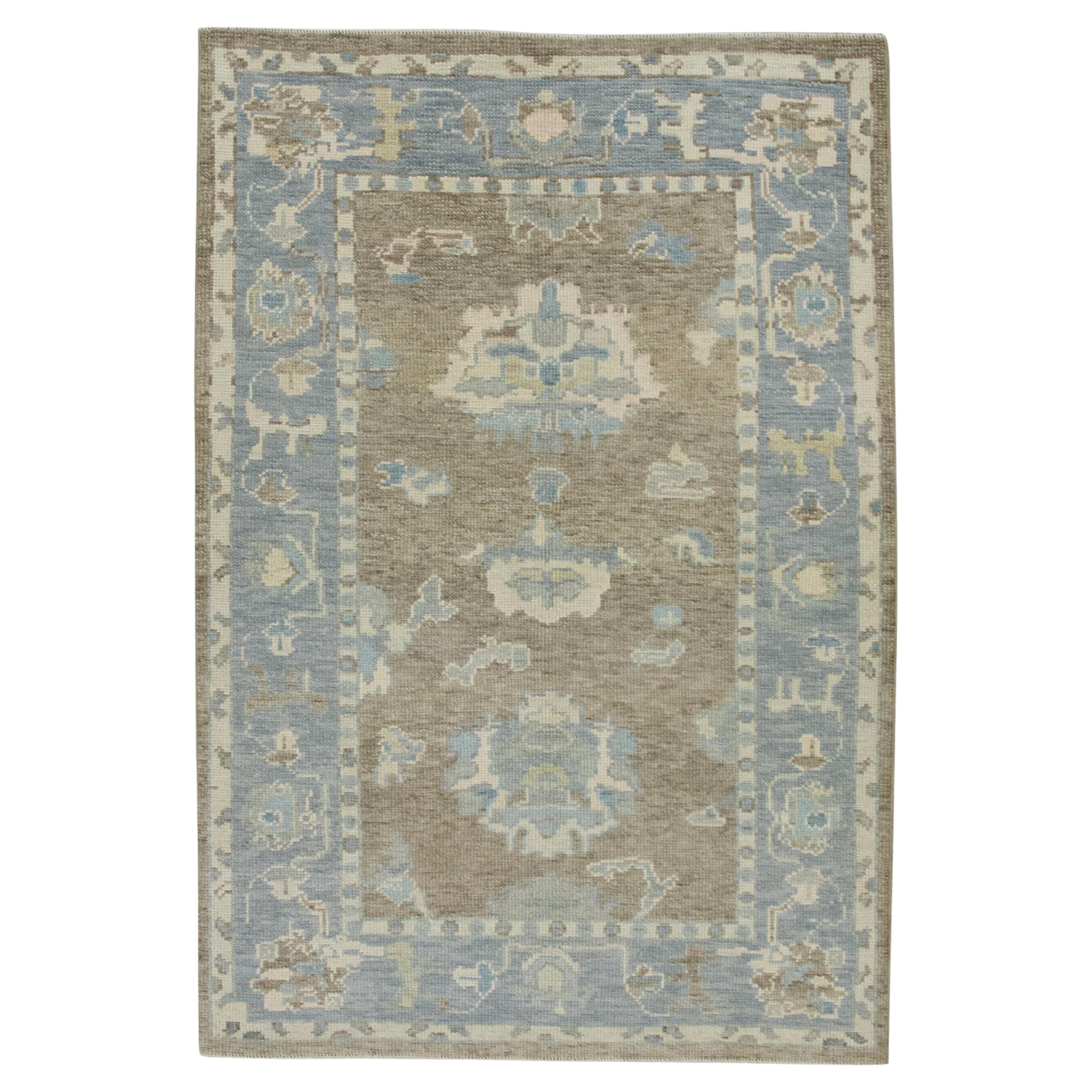 Türkischer Oushak Teppich in weichem Blau & Taupe Handgeknüpfter Wollteppich 3'8" × 5'4"