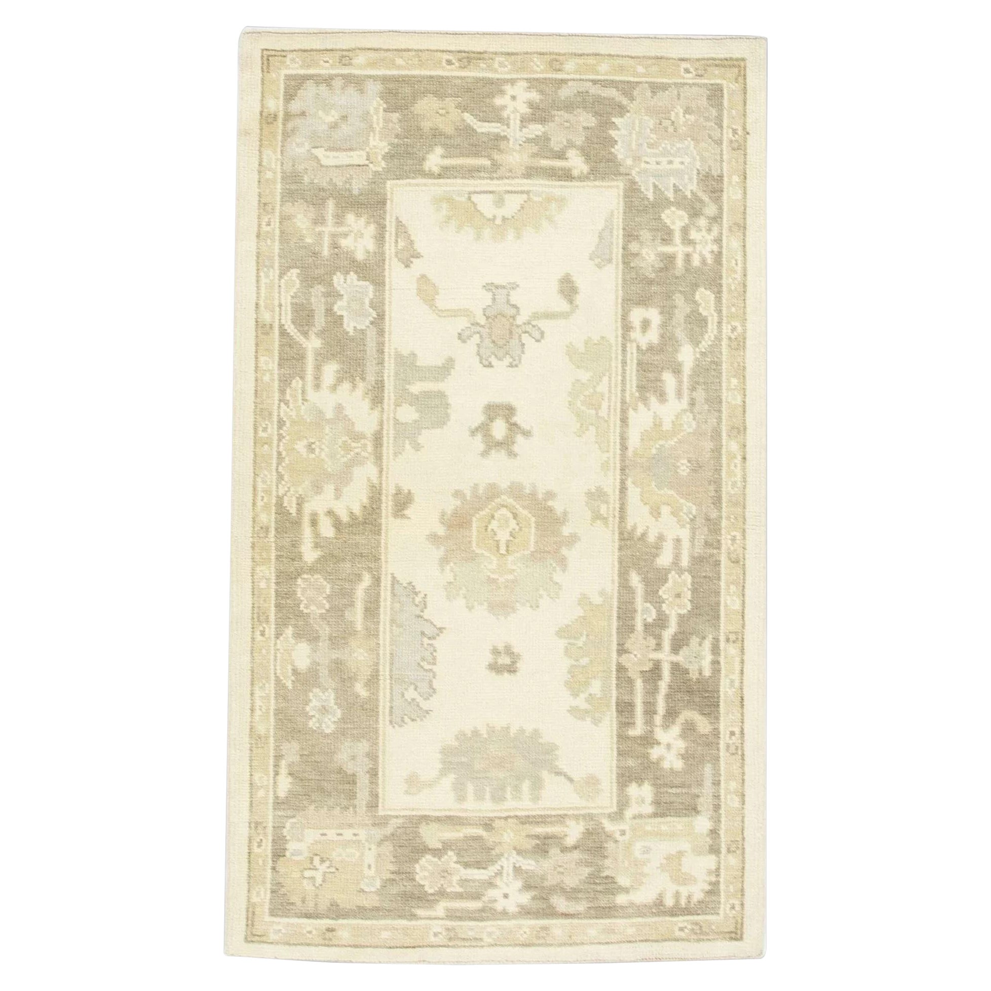 Tappeto Oushak Turco Avorio Taupe Accenti Grigi Tappeto in Lana Tessuto a Mano 3' x 5'2" in vendita