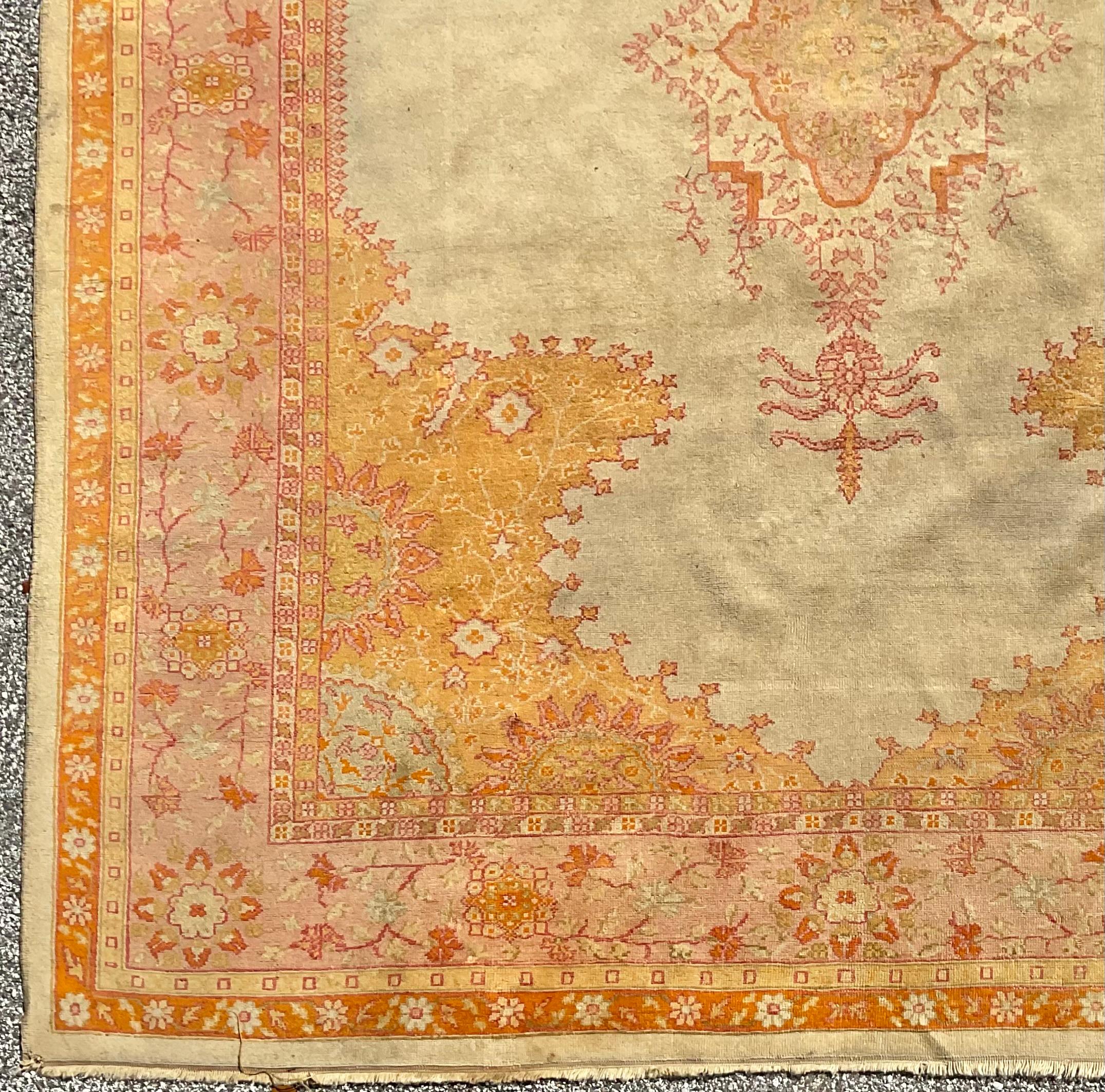 Türkischer Oushak-Teppich, Großer antiker im Angebot 6