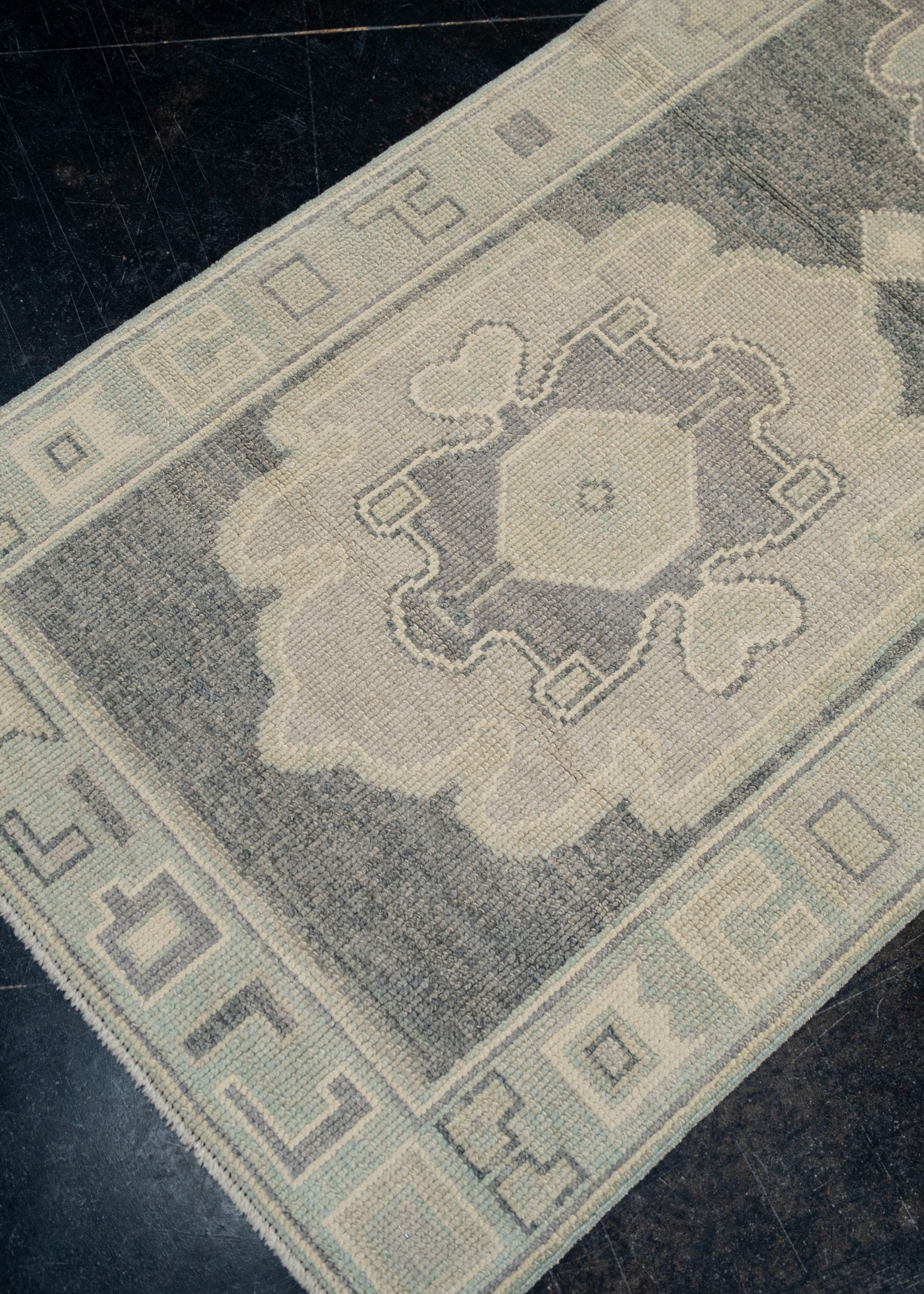 Tapis turc Oushak oriental fait à la main 2'8