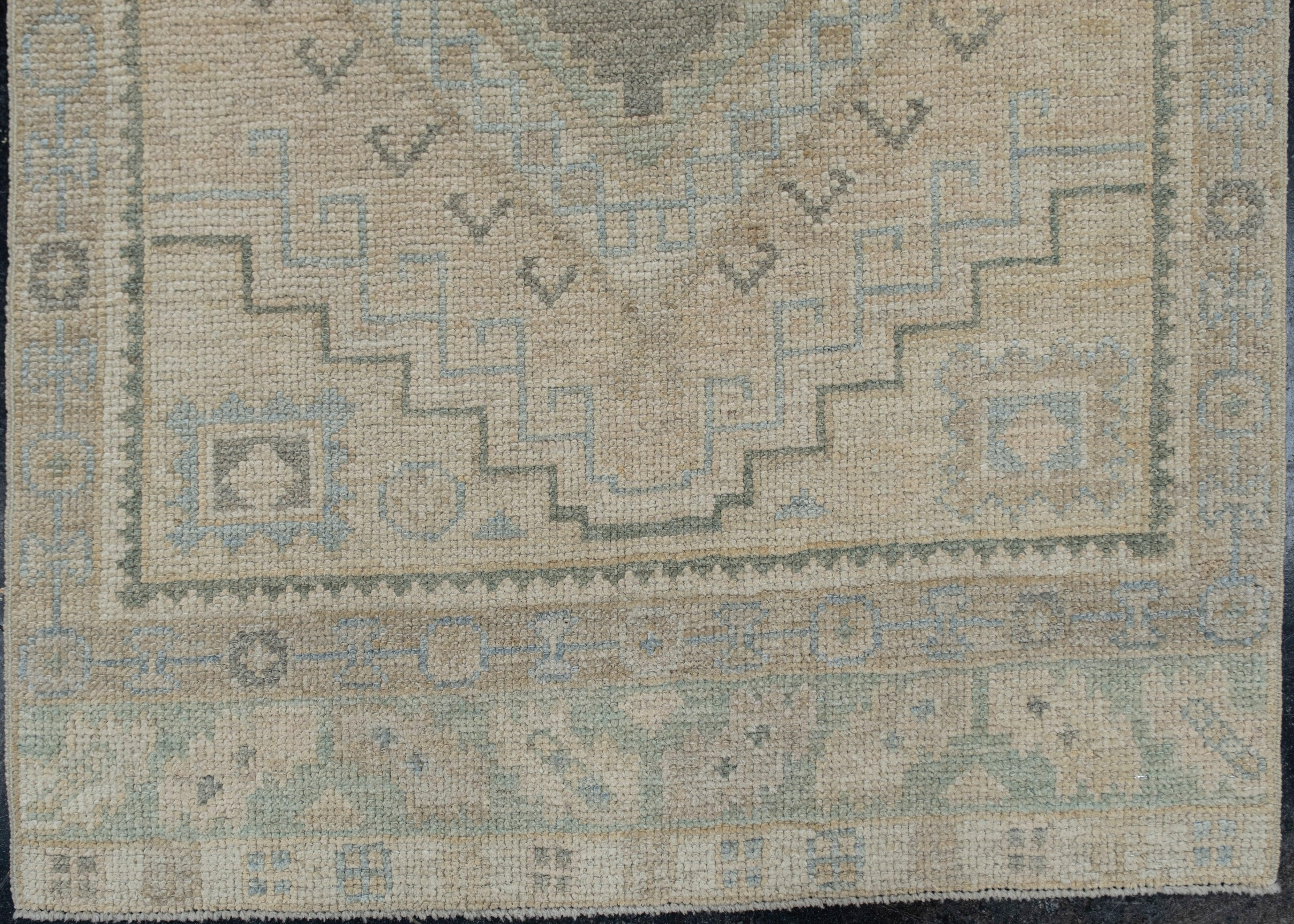 Annodato a mano Tappeto Oushak turco orientale fatto a mano 3' x 10'2