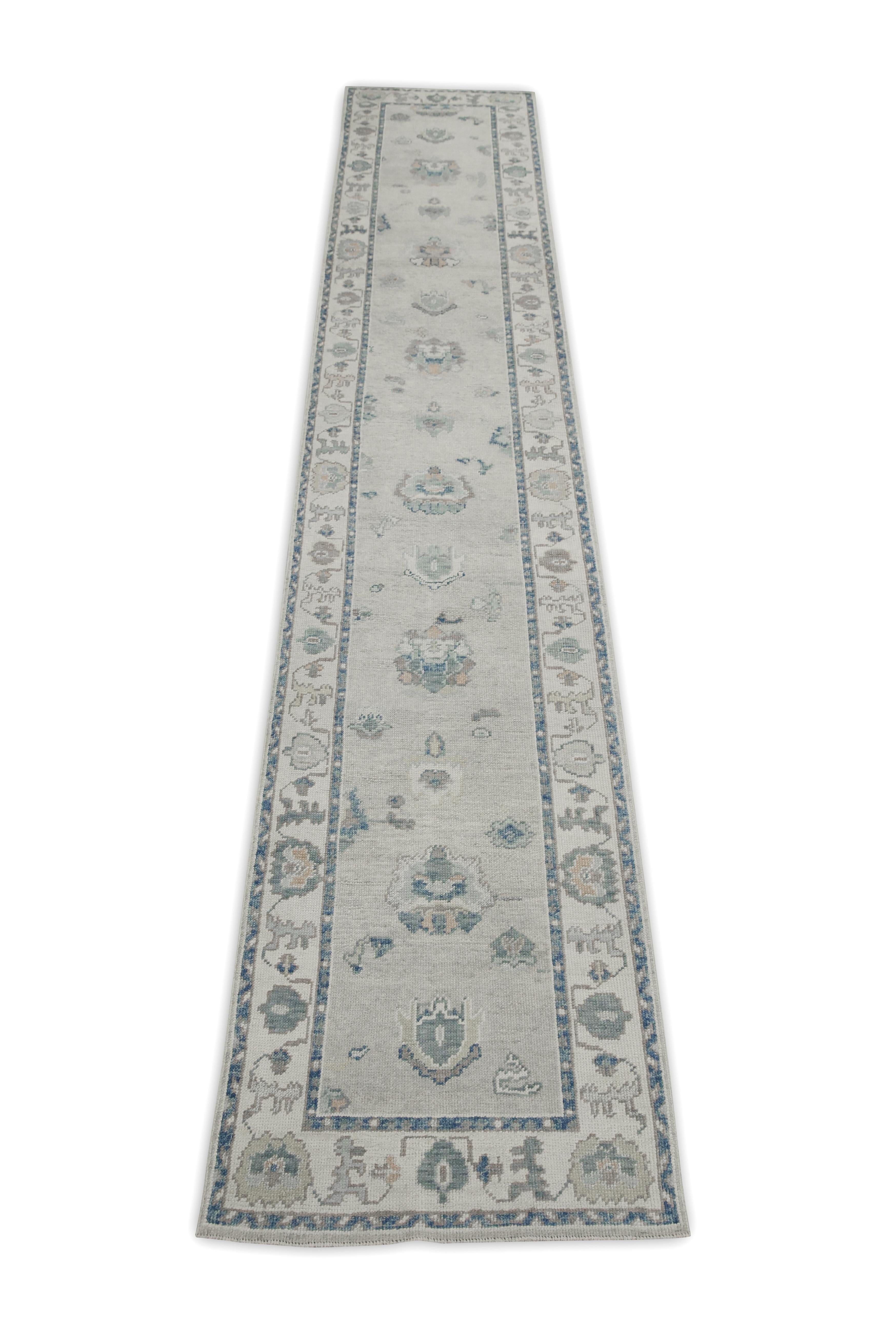 XXIe siècle et contemporain Tapis turc Oushak Tapis en laine tissé à la main beige et bleu délavé 2'11