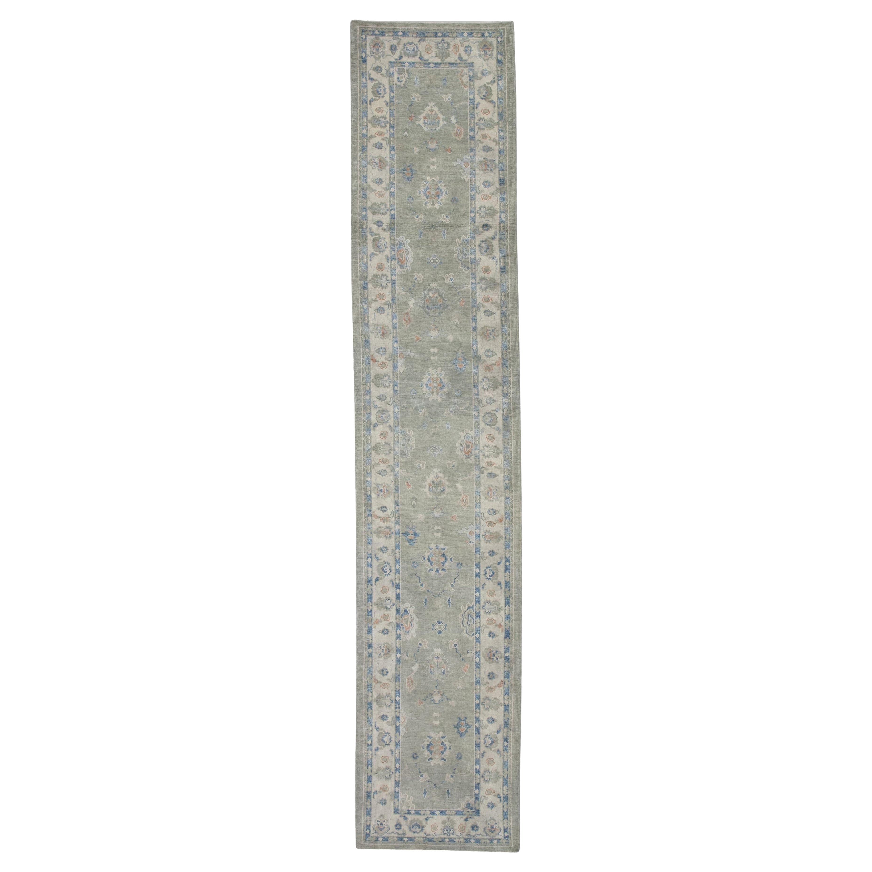 Tapis turc Oushak Tapis de laine tissé à la main vert tendre et bleu clair 3' x 15'1" en vente