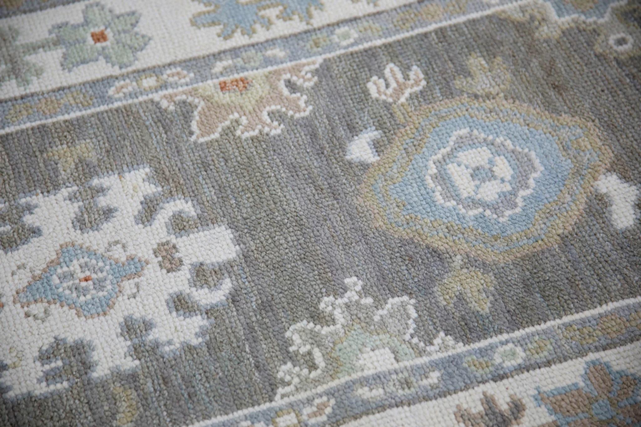 Tappeto Oushak turco Taupe Avorio e Blu Tessuto a mano in lana 3' x 5'4