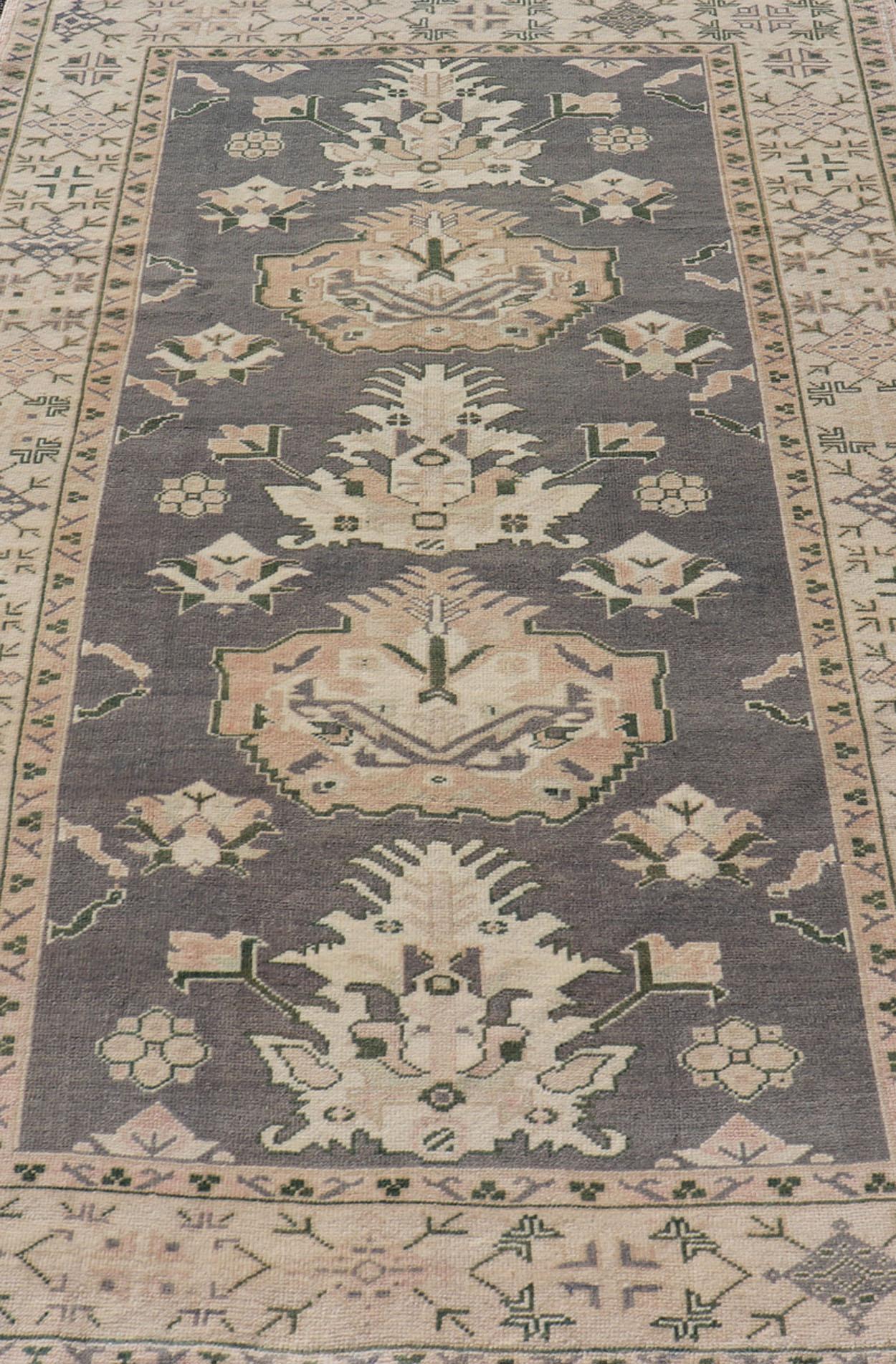 Measures: 4'8 x 7'5 
Turkish Oushak Rug Vintage with Three Floral Medallion Design In Blue and Cream. Keivan Woven Arts / rug EN-14201, country of origin / type: Turkey / Oushak, circa 1940
This striking vintage Turkish Oushak rug bears a