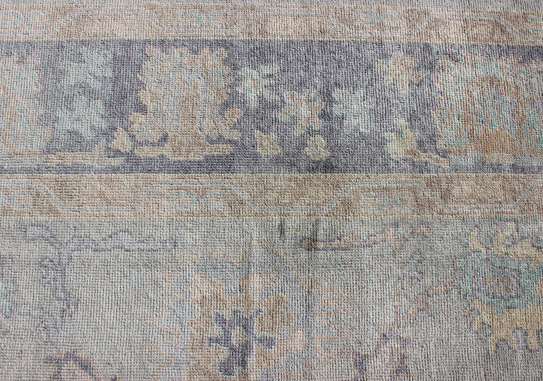 Türkischer Oushak-Teppich aus feiner handgesponnener Wolle in Allover-Design im Angebot 6