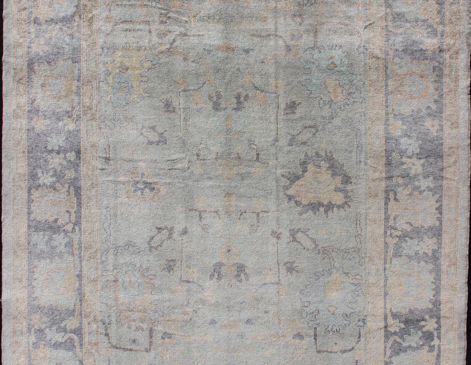 Türkischer Oushak-Teppich aus feiner handgesponnener Wolle in Allover-Design im Zustand „Hervorragend“ im Angebot in Atlanta, GA