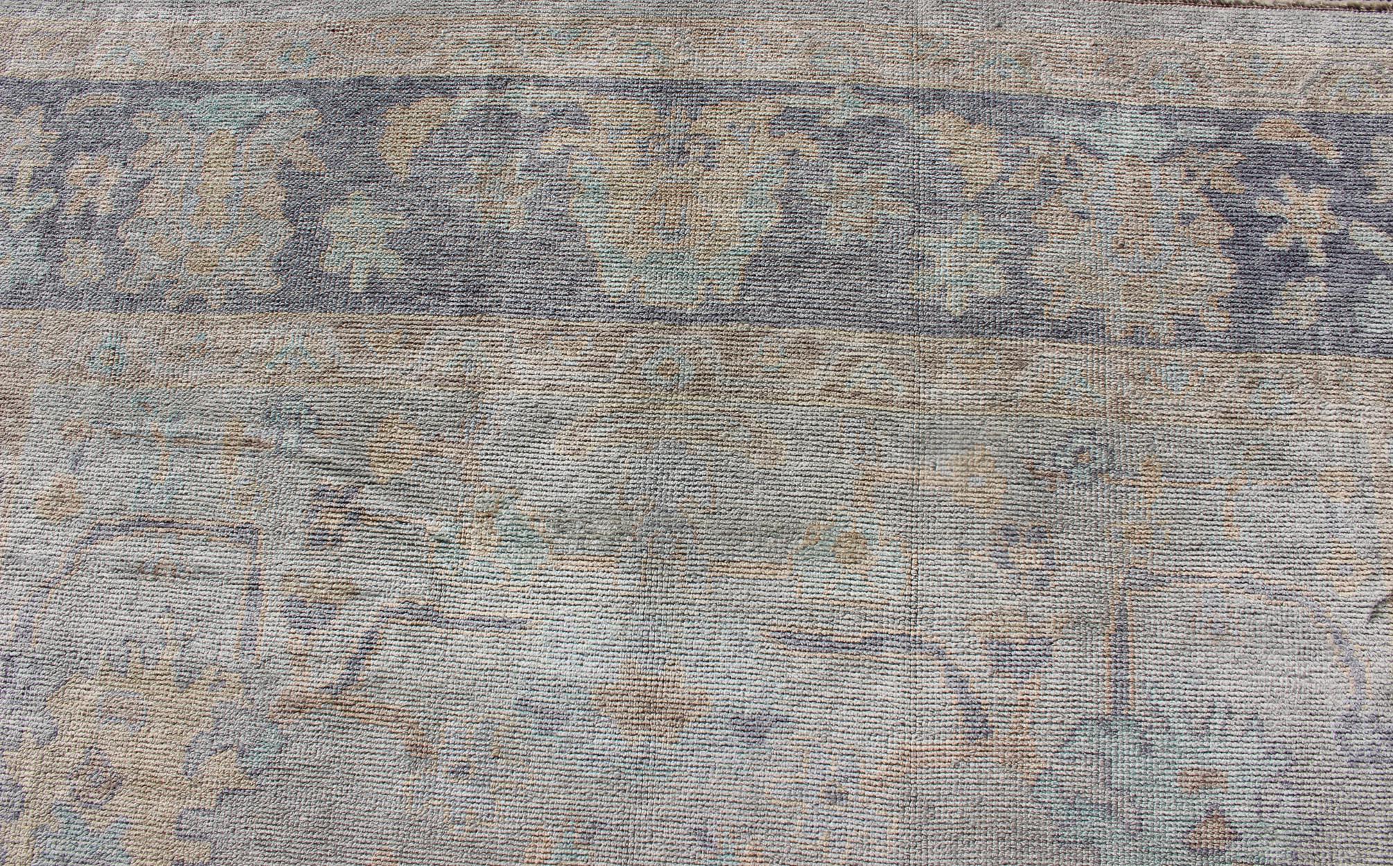 Türkischer Oushak-Teppich aus feiner handgesponnener Wolle in Allover-Design im Angebot 4