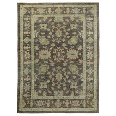 Tappeto turco Oushak con teste di fiori verdi, blu e beige su campo marrone