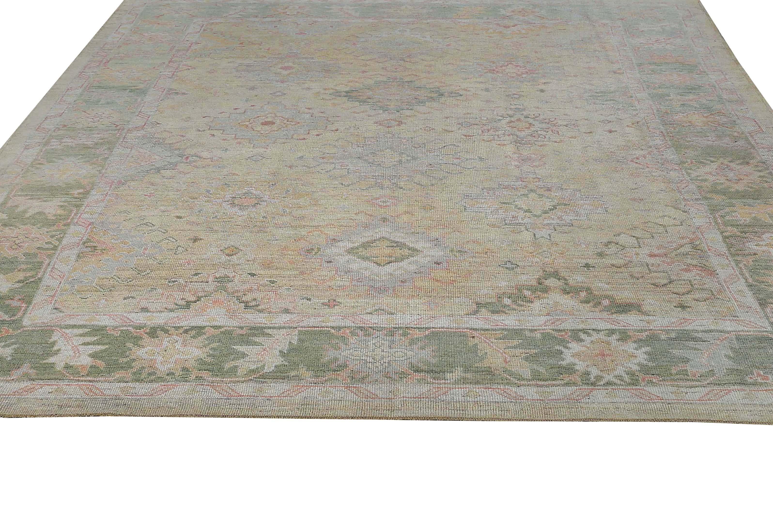 Turkish Oushak Rug with Light Tones For Sale 2