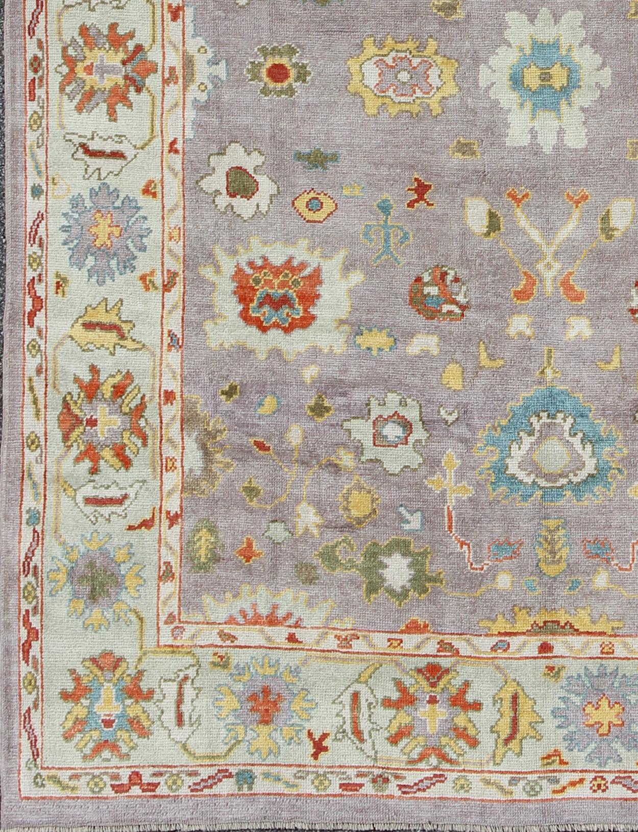 Beautiful Turkish Oushak rug with colorful palette and all-over flower design, Keivan Woven Arts/rug en-165630, country of origin / type: Turkey / Oushak

Measures: 8'2 x 10'5.

This traditional Oushak rug from Turkey features a colorful palette and