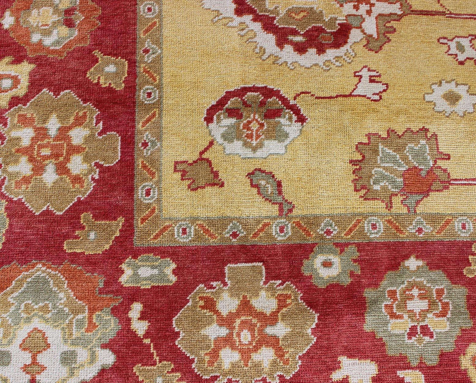 Tappeto angora turco Oushak con tavolozza di colori rossi e oro di Keivan Woven Arts in vendita 1