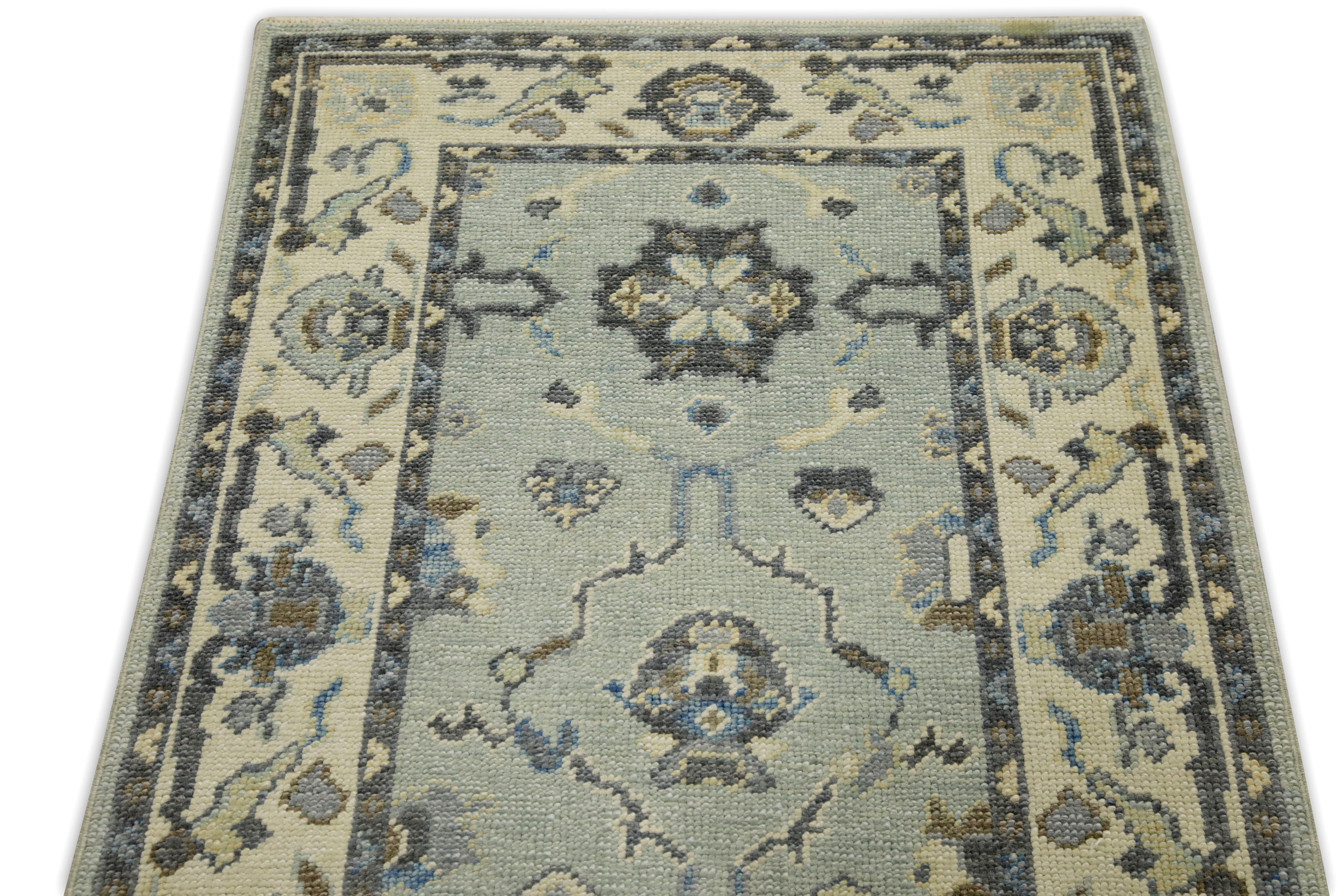 Tessuto a mano Tappeto turco Oushak Runner blu e grigio con disegno floreale, tessuto a mano. in vendita