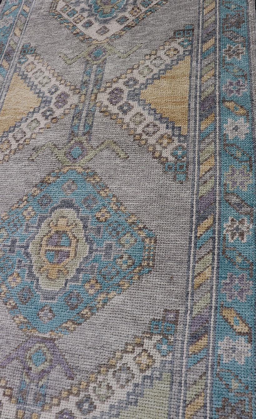 Turkish Oushak Runner in Gray with Sky Blue, Ivory, and Gold  3'0 x 12'9 im Angebot 2