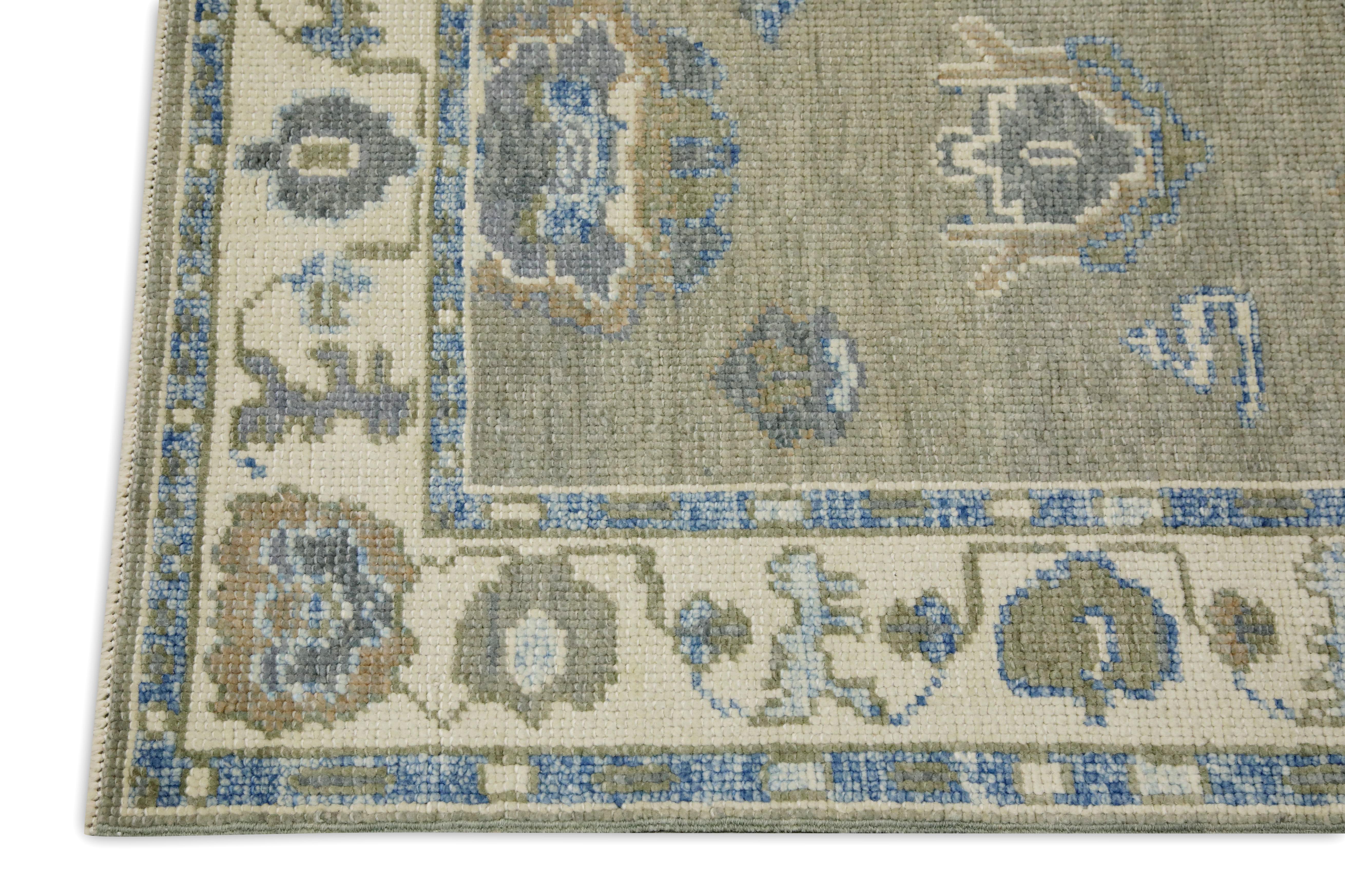 Türkischer Oushak-Läufer aus handgewebter Wolle in Grün und Blau mit Blumenmuster 2'9