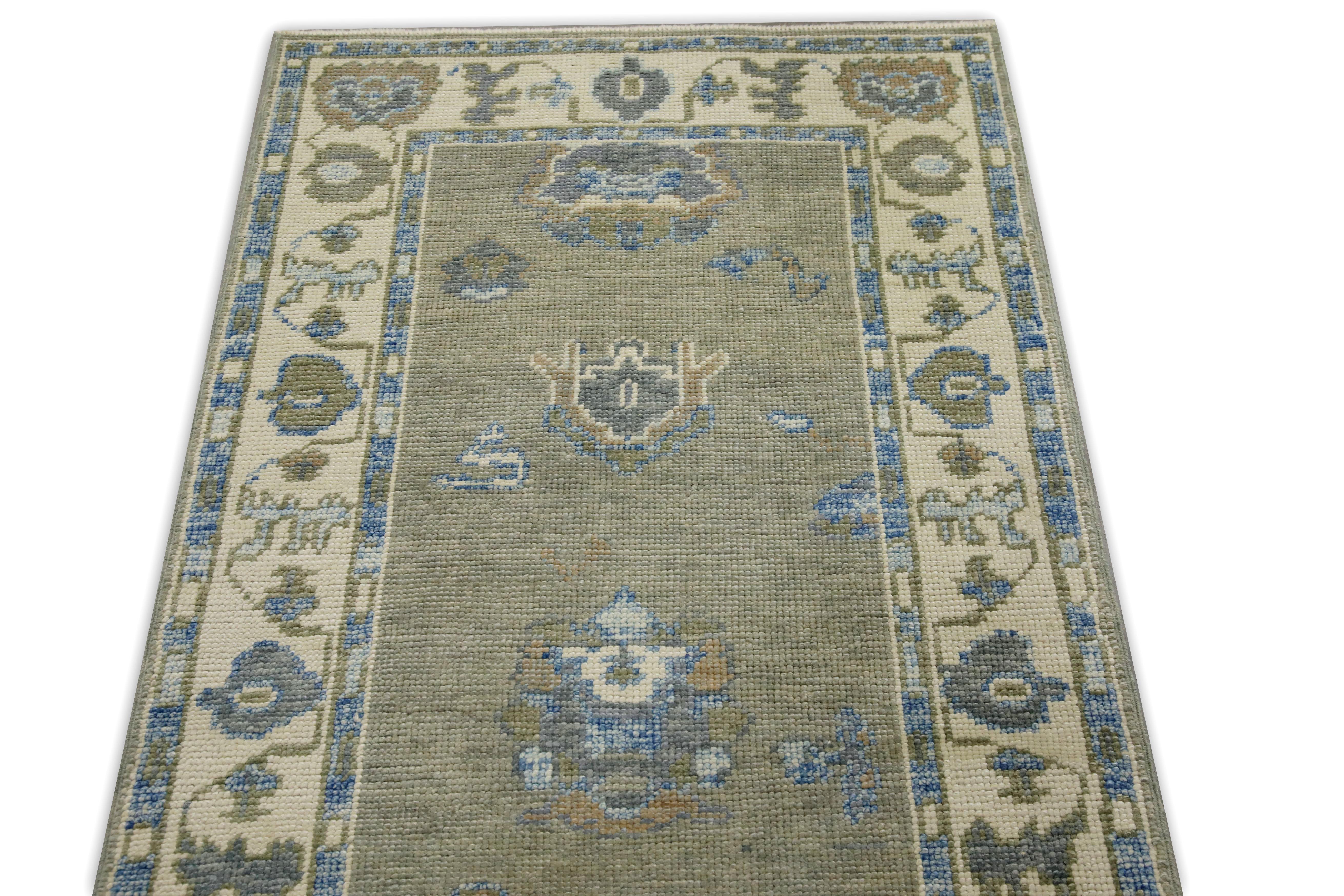 Türkischer Oushak-Läufer aus handgewebter Wolle in Grün und Blau mit Blumenmuster 2'9