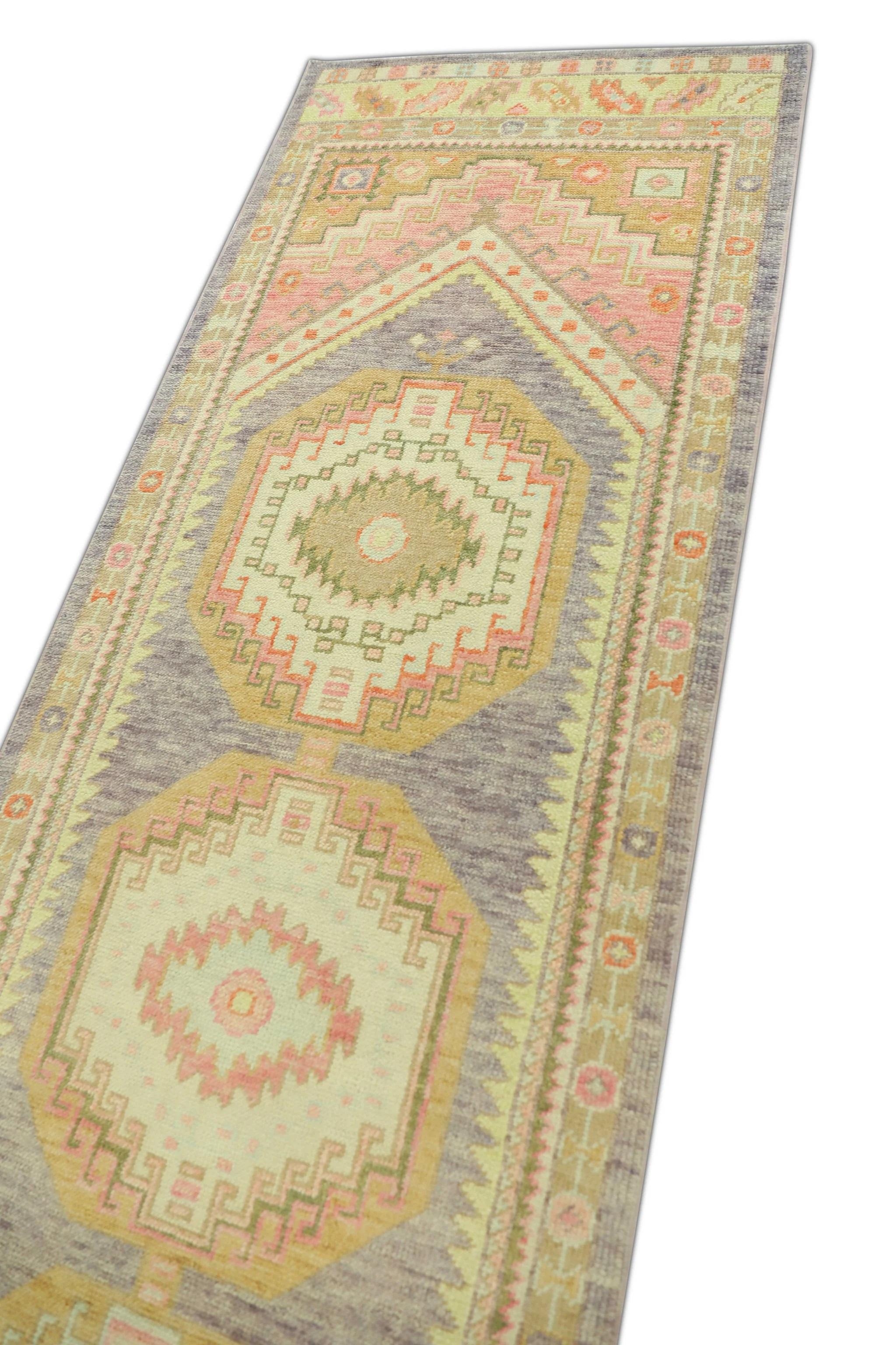 Türkischer Oushak-Läufer in Rosa & Multicolor, handgewebter Wollteppich 2'11