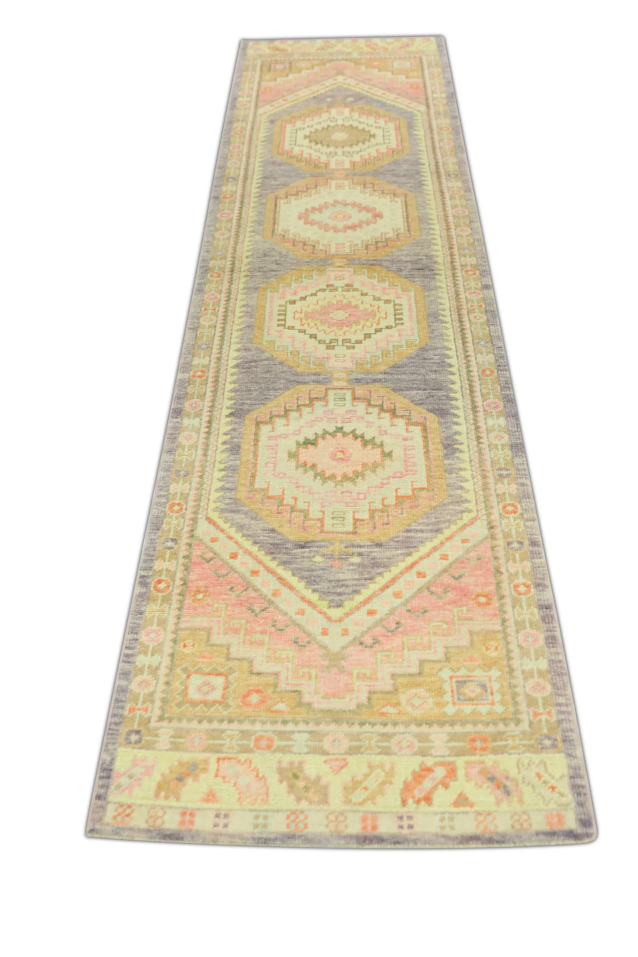 Türkischer Oushak-Läufer in Rosa & Multicolor, handgewebter Wollteppich 2'11
