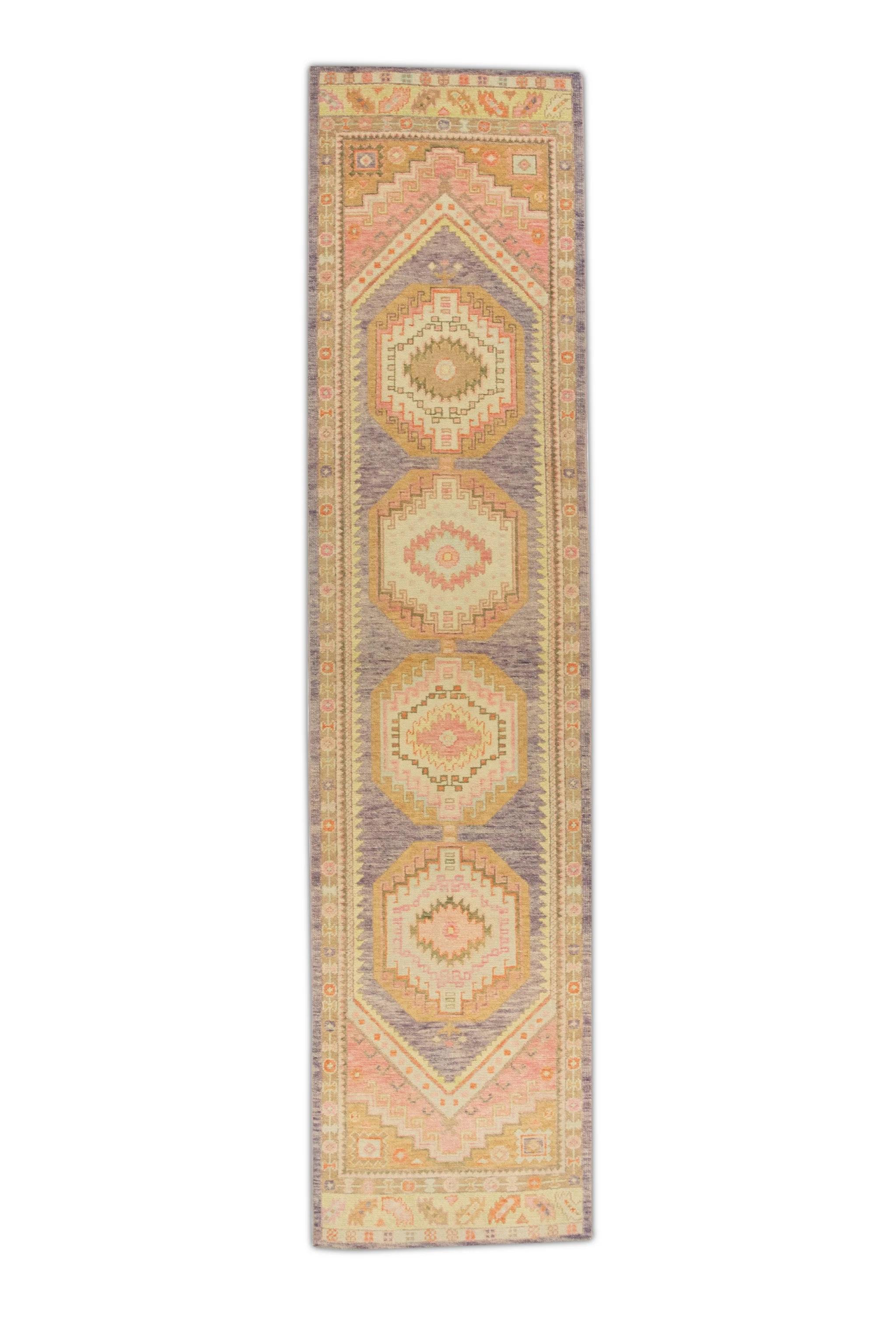 Türkischer Oushak-Läufer in Rosa & Multicolor, handgewebter Wollteppich 2'11