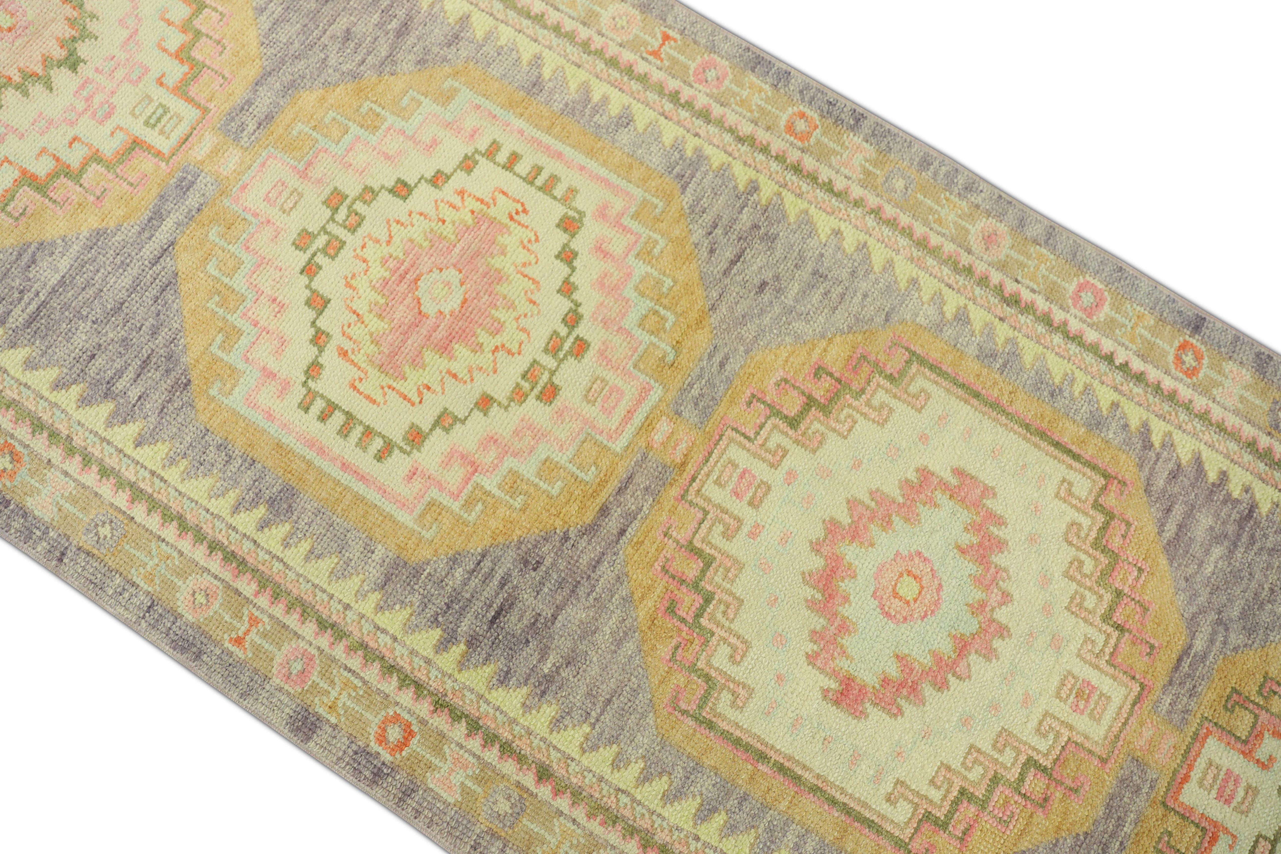 Türkischer Oushak-Läufer in Rosa & Multicolor, handgewebter Wollteppich 2'11