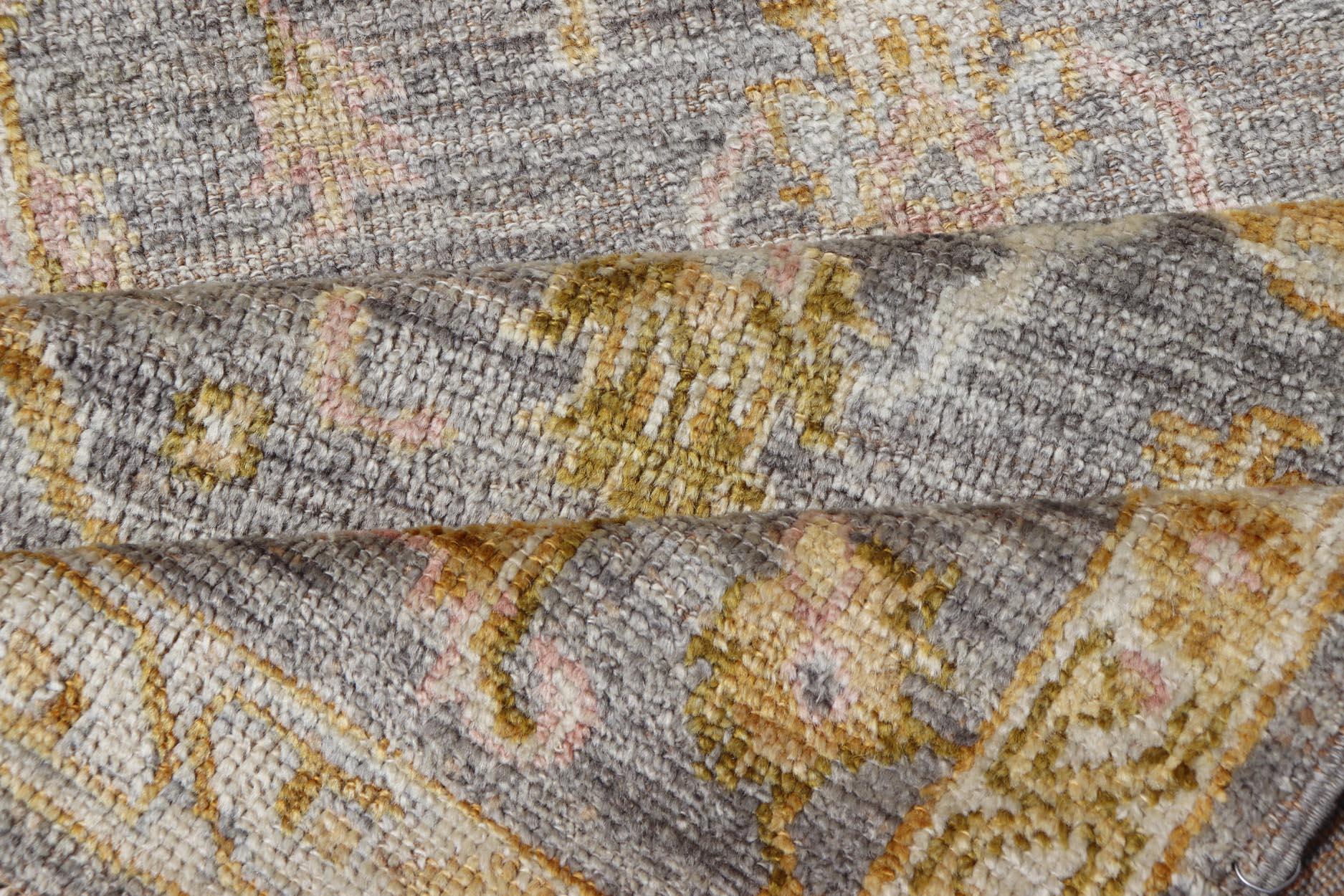 Türkischer Oushak-Läufer mit Blumenmuster in Marigold, Rosa und Creme 3