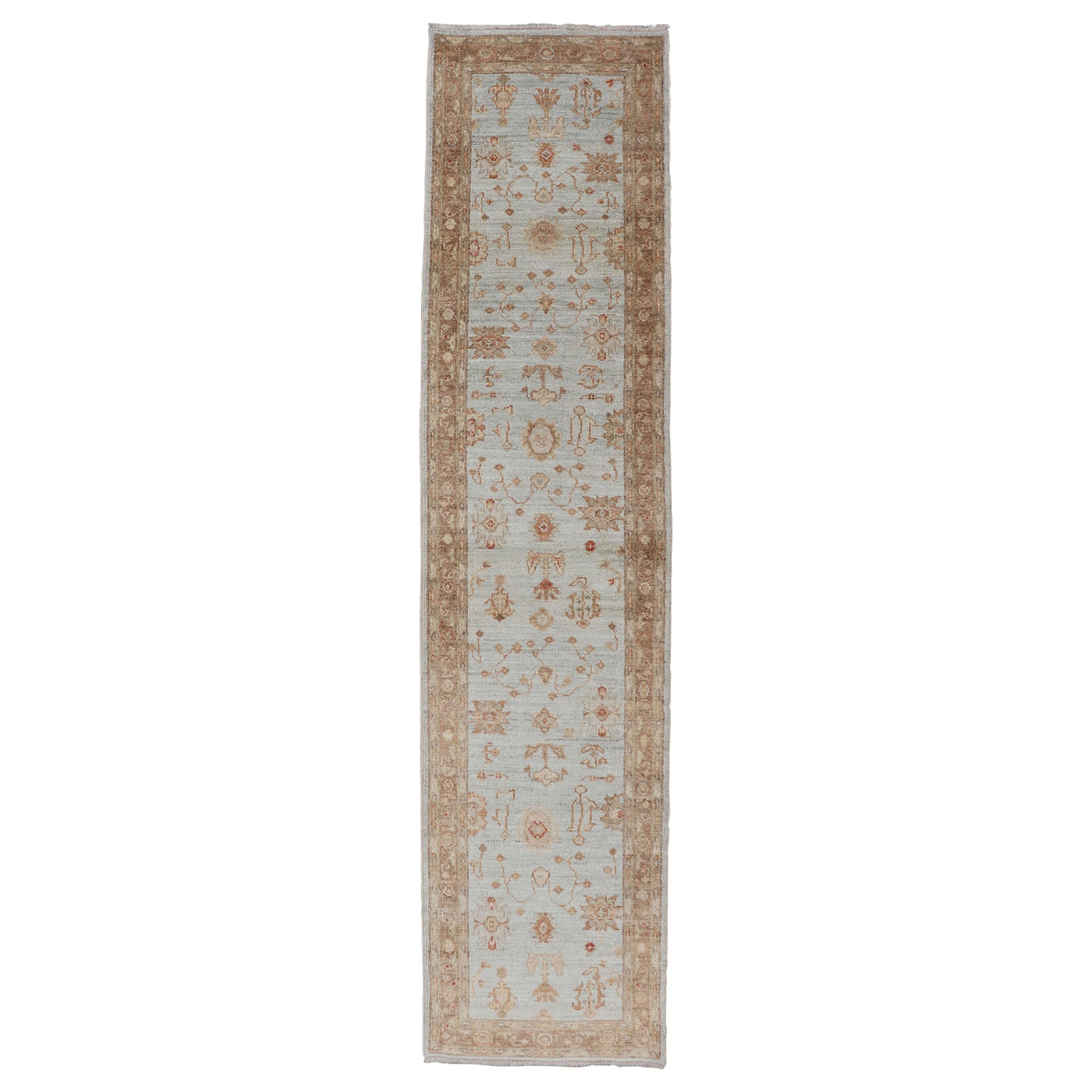 Tapis de couloir turc Oushak en laine angora bleu ciel, marron et rouge en vente