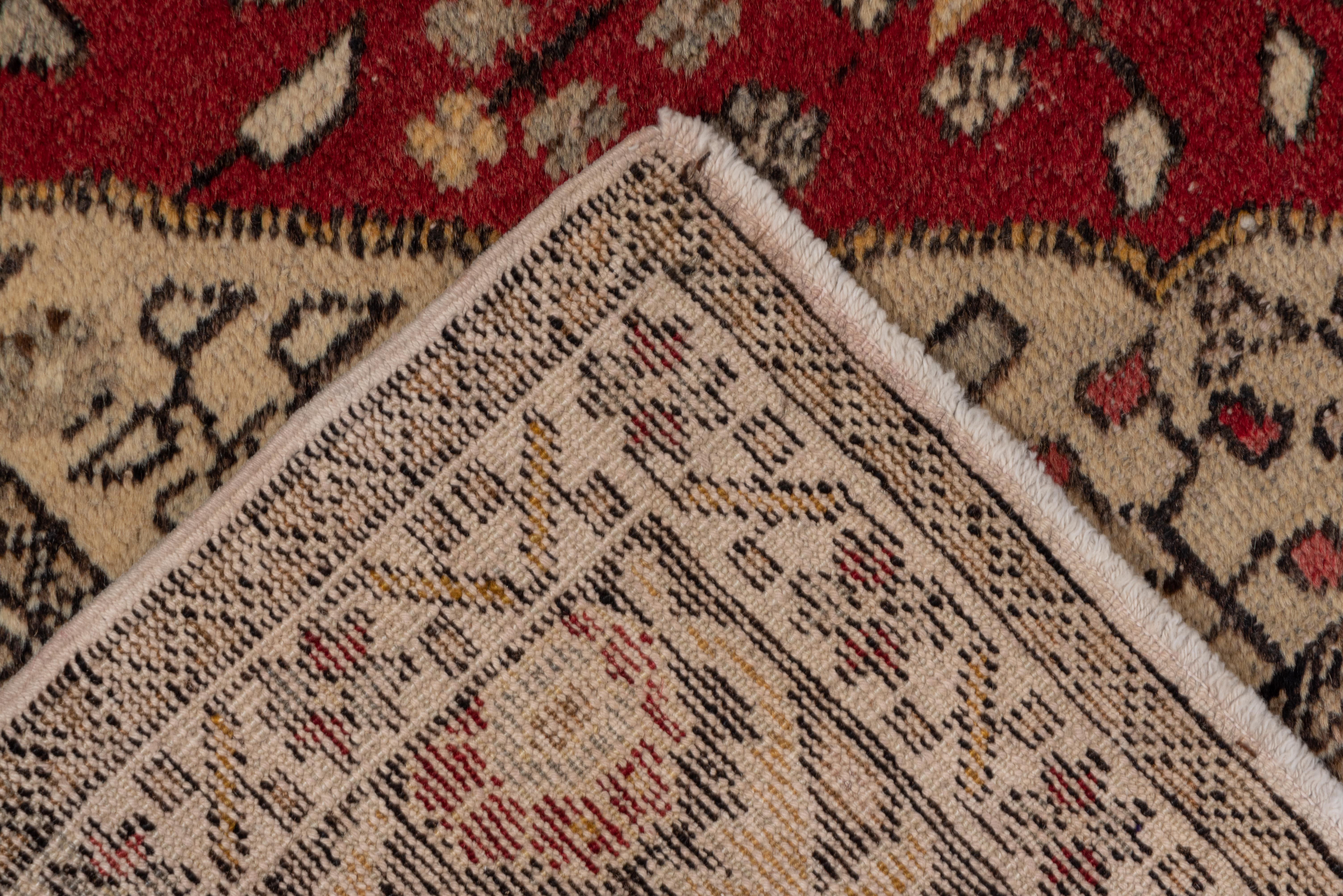 Turkish Oushak Traditional Design  In Good Condition For Sale In New York, NY