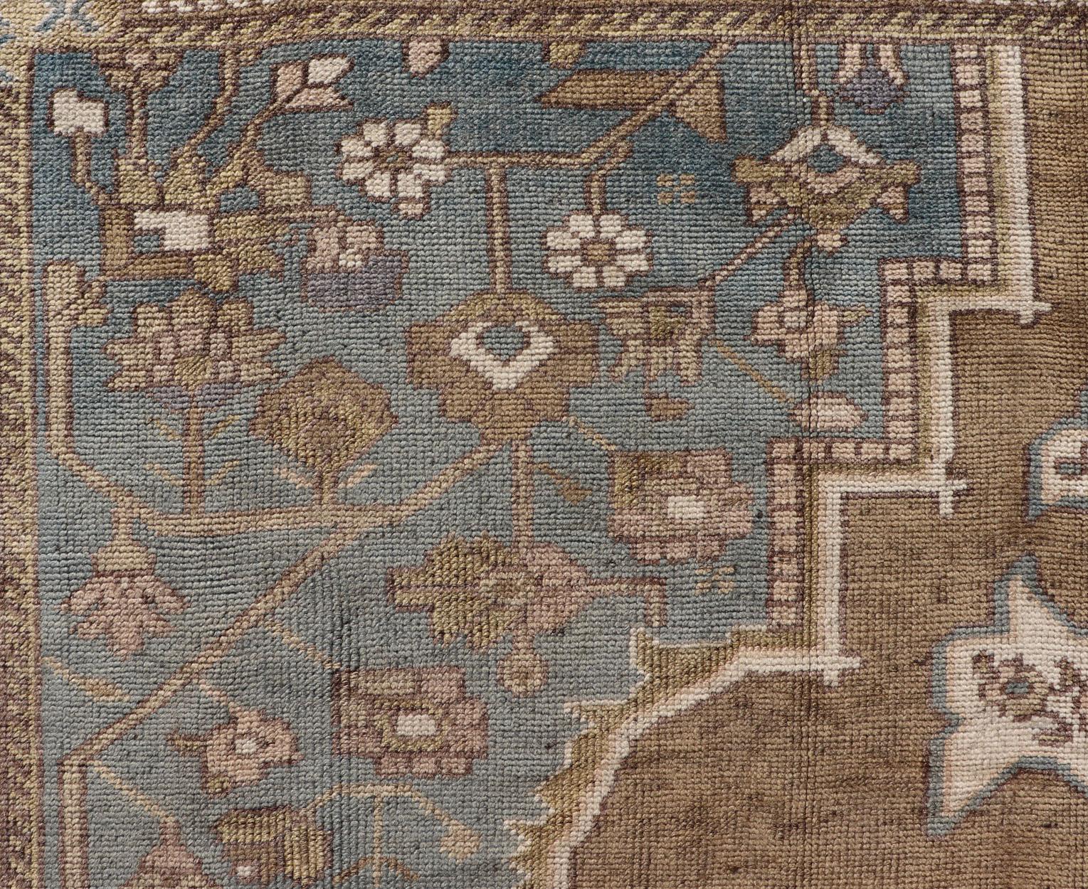 Türkischer Oushak Vintage Teppich aus der Türkei in goldbraunen und blauen Tönen im Angebot 7