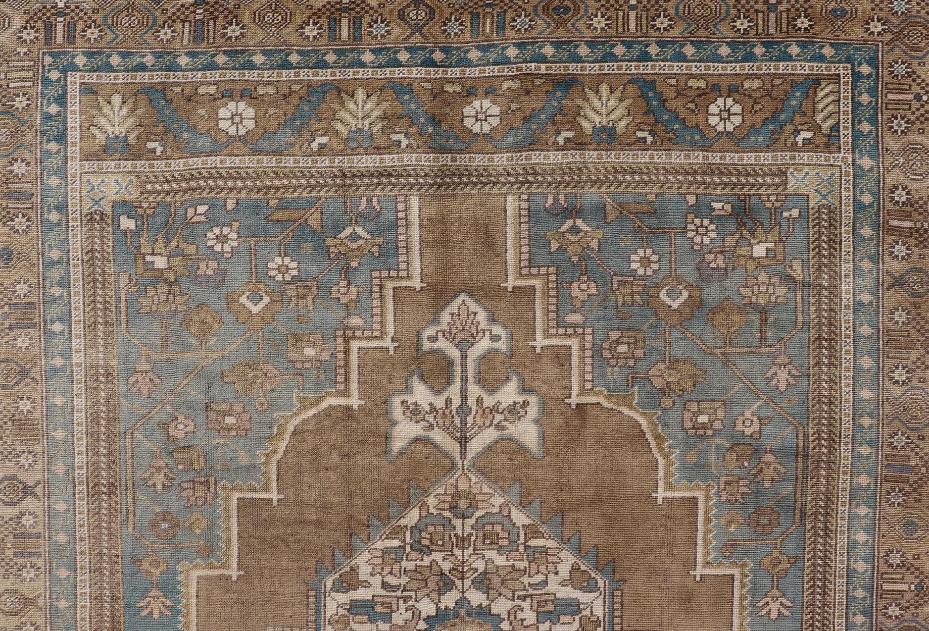 Türkischer Oushak Vintage Teppich aus der Türkei in goldbraunen und blauen Tönen im Angebot 8
