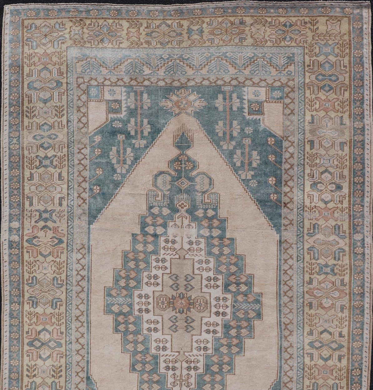 Turkish Oushak Vintage Carpet from Turkey in Light Yellow and Blue Tones In Good Condition For Sale In Atlanta, GA