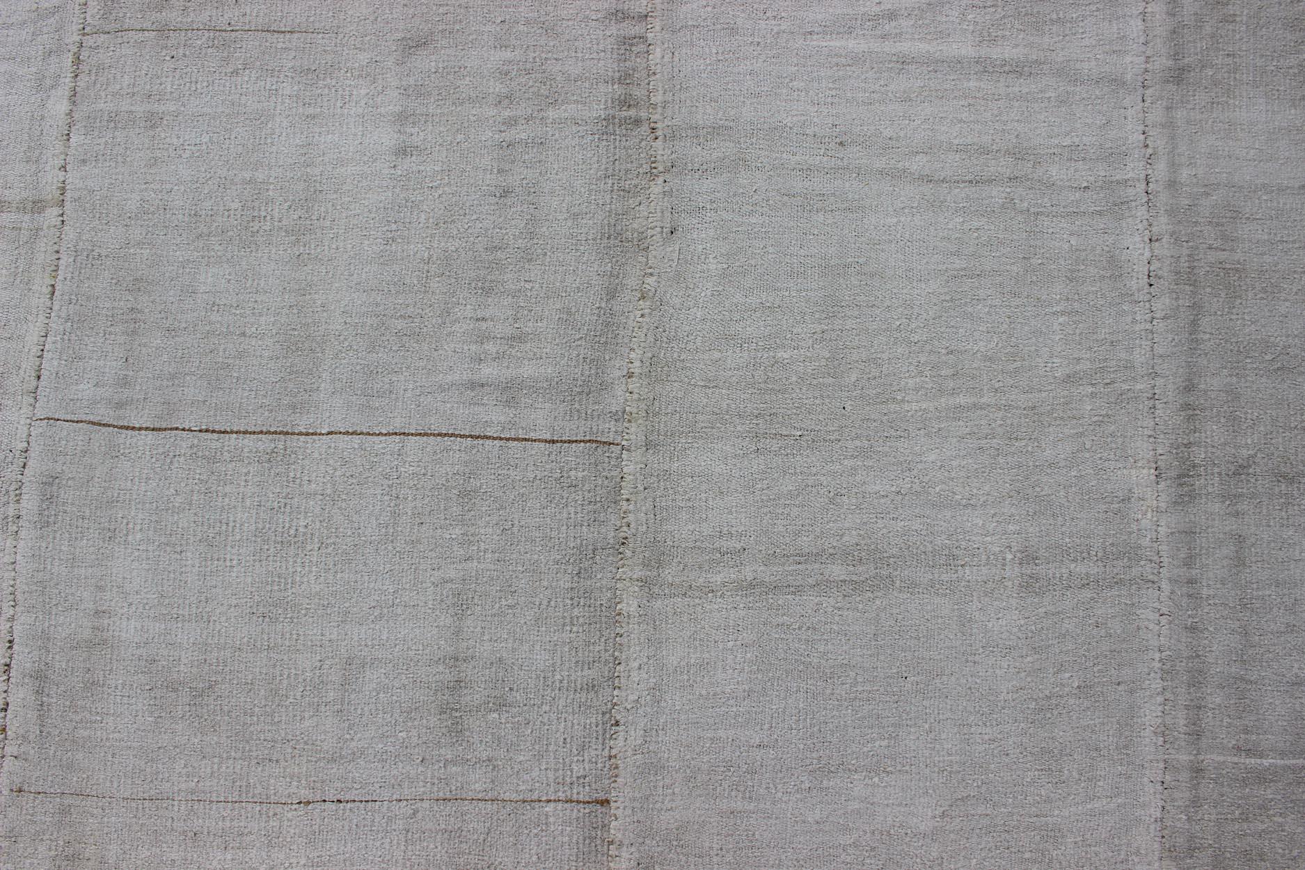 Tapis vintage Kilim à panneaux turcs en blanc cassé en vente 4