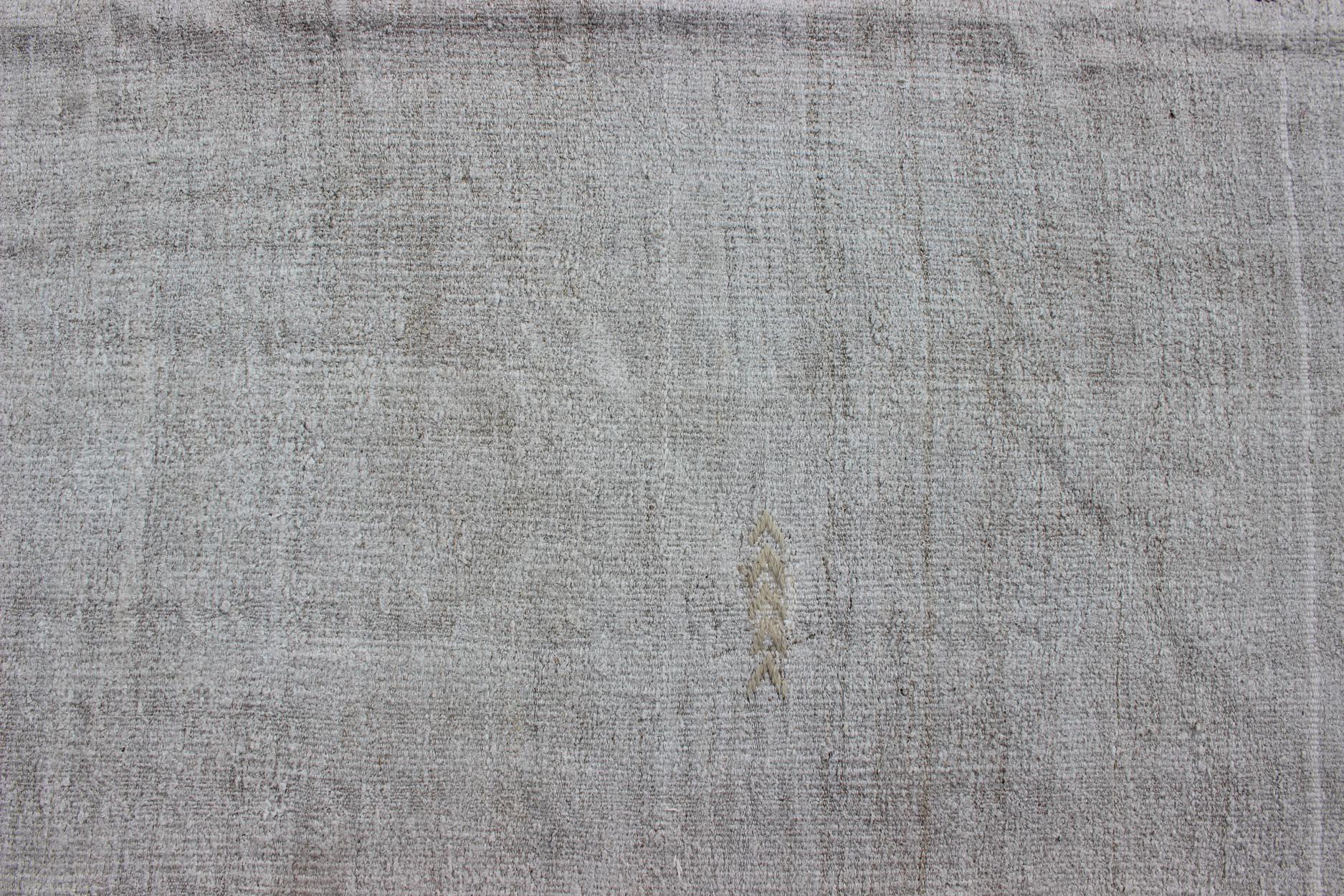 Coton Tapis vintage Kilim à panneaux turcs en blanc cassé en vente