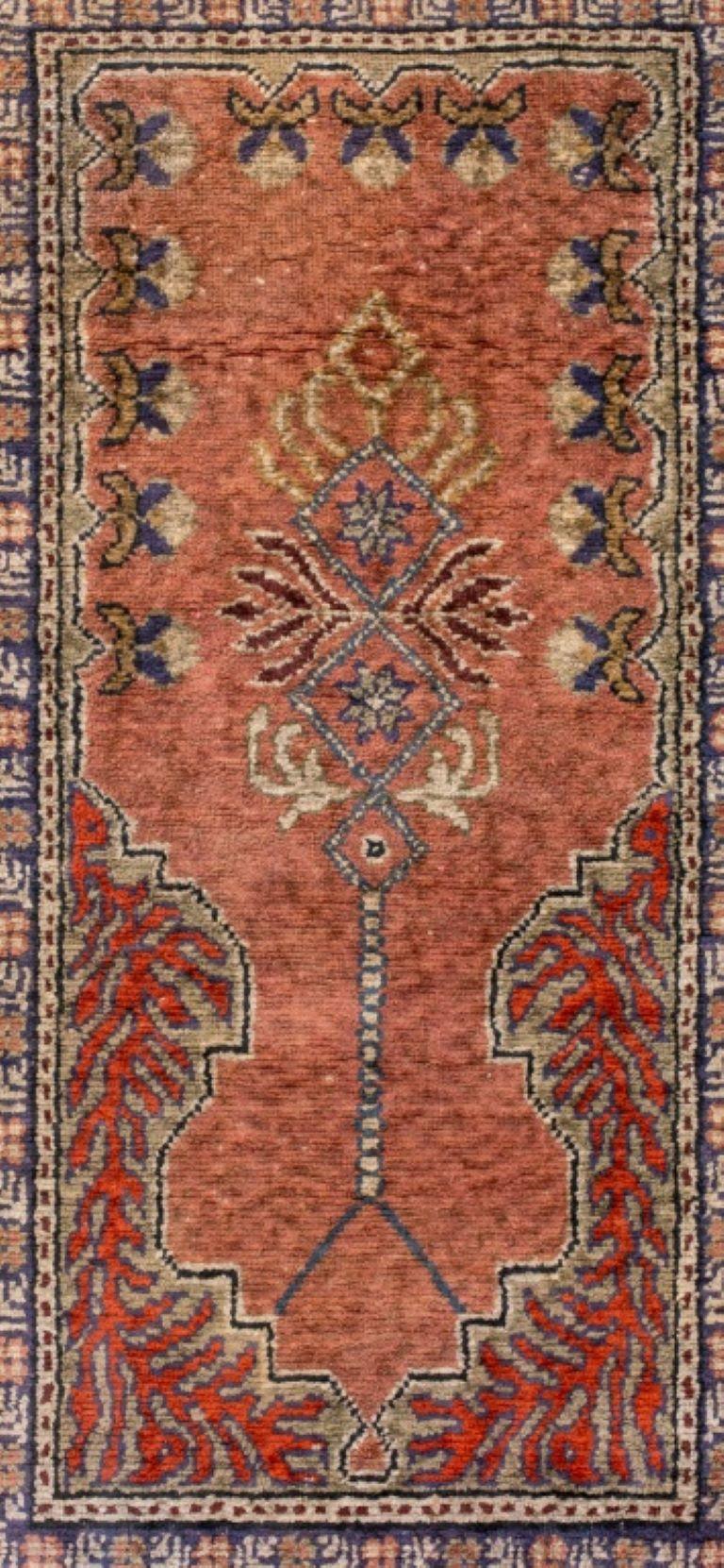 Turkish Prayer Rug 2.5' x 2' In Good Condition For Sale In New York, NY