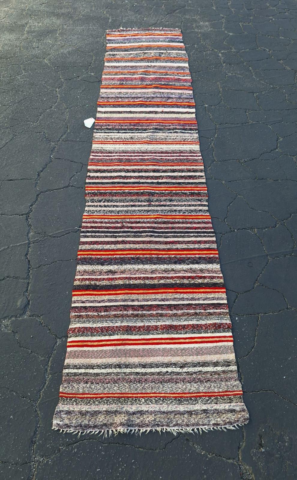 20ième siècle Turc  Tapis primitif en vente