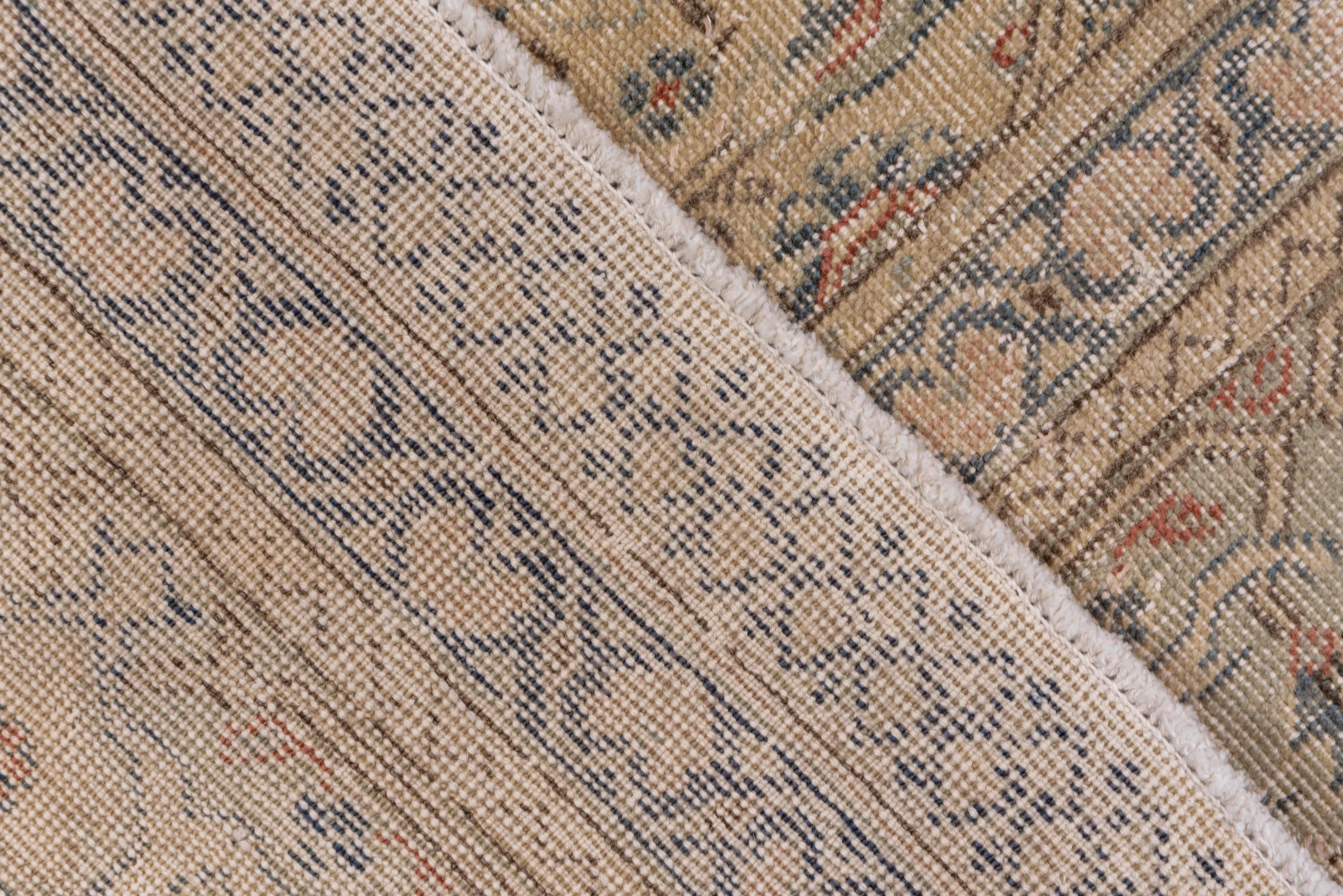 Tapis de Turquie 1950 Bon état - En vente à New York, NY